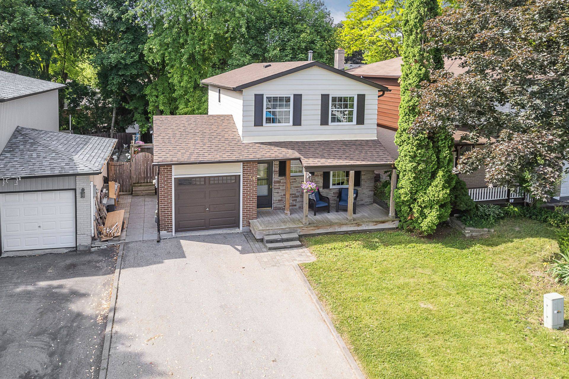 Newmarket, ON L3Y 1C9,219 Thoms CRES