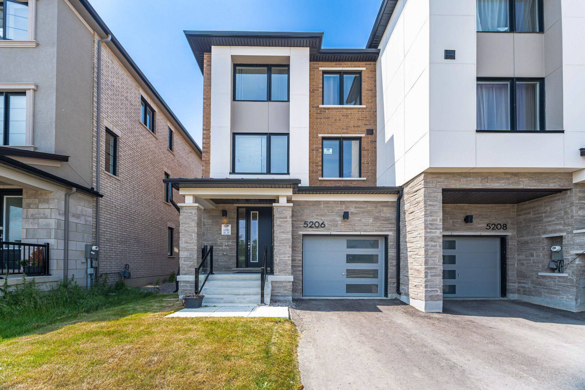 Mississauga, ON L5M 2S7,5206 VIOLA DESMOND DR