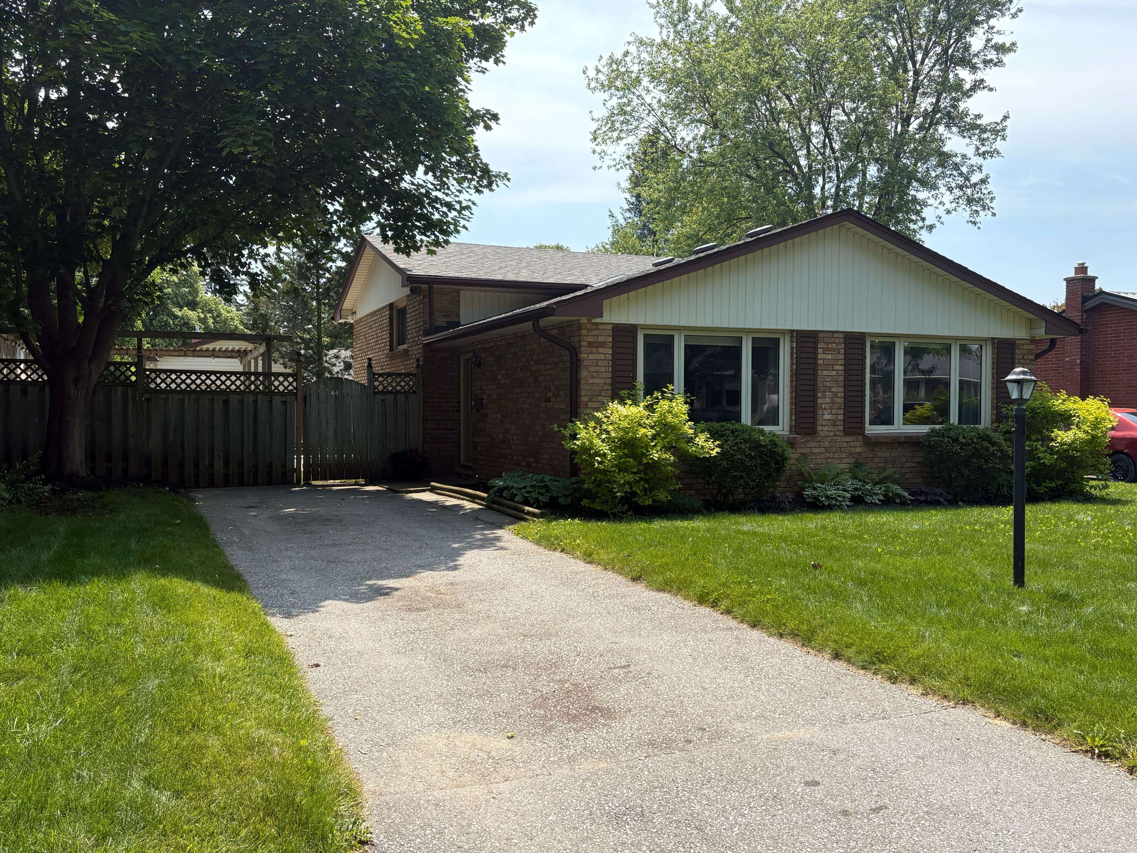 London North, ON N5X 1Z4,44 TWEED CRES