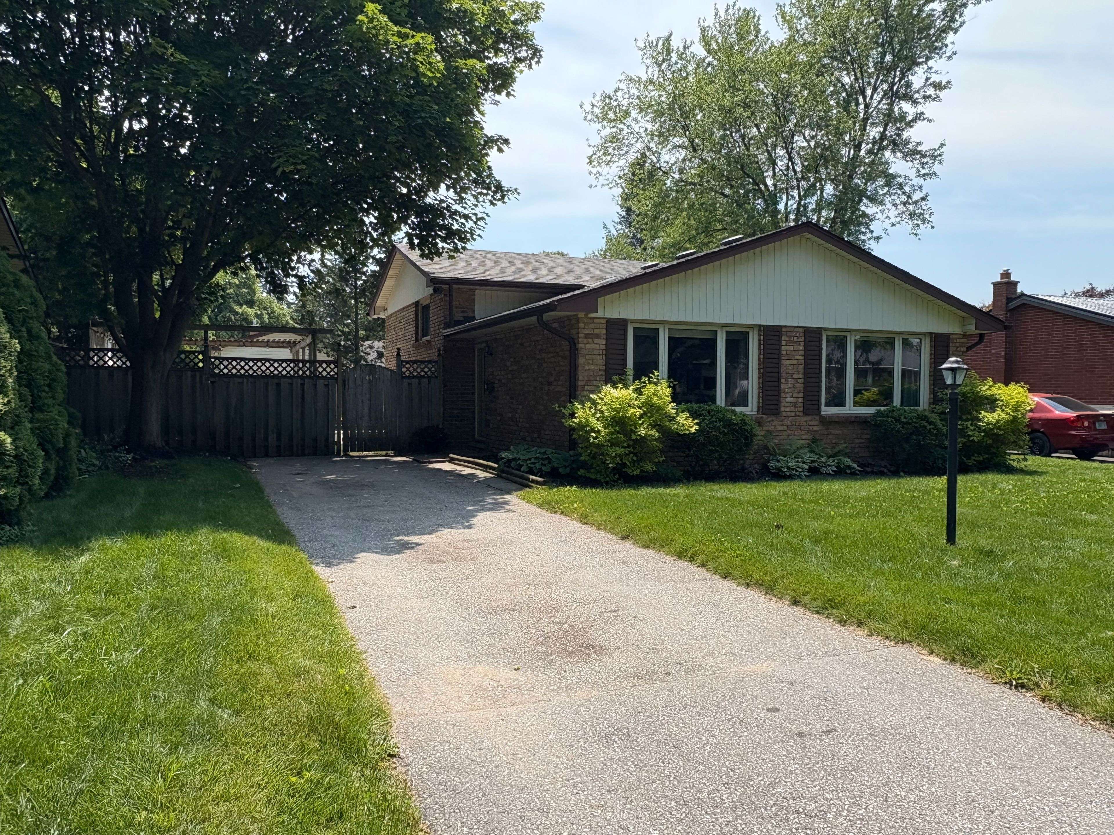 London North, ON N5X 1Z4,44 TWEED CRES