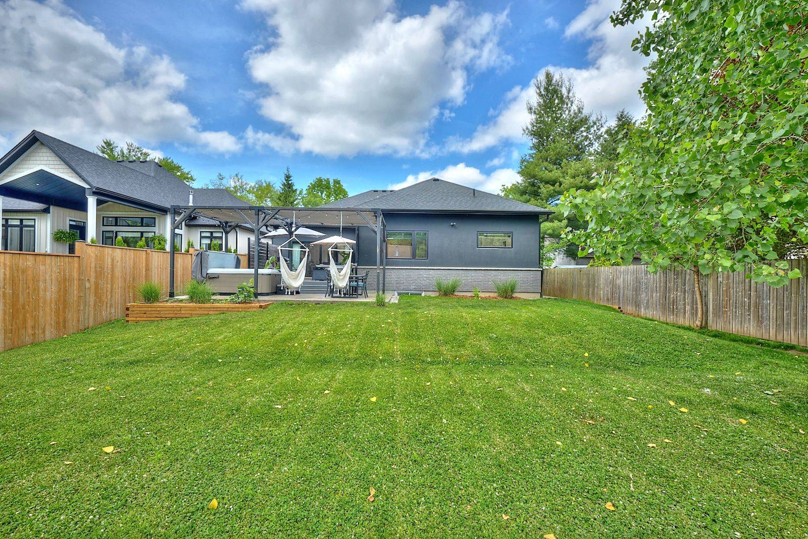 Pelham, ON L3C 3E6,62 Bacon LN
