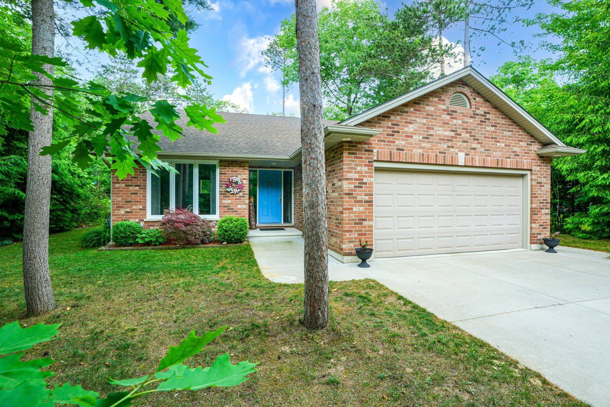 Lambton Shores, ON N0M 1T0,9940 Old River RD
