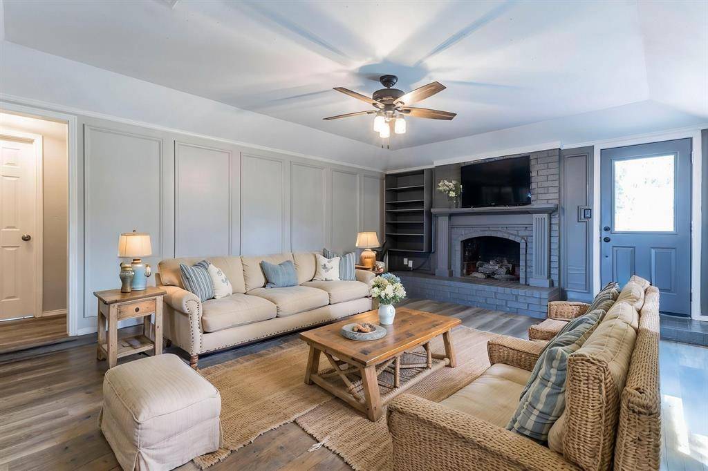Bedford, TX 76022,912 Hillside Court