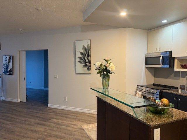 Toronto C01, ON M5J 2Y2,8 York ST #2209