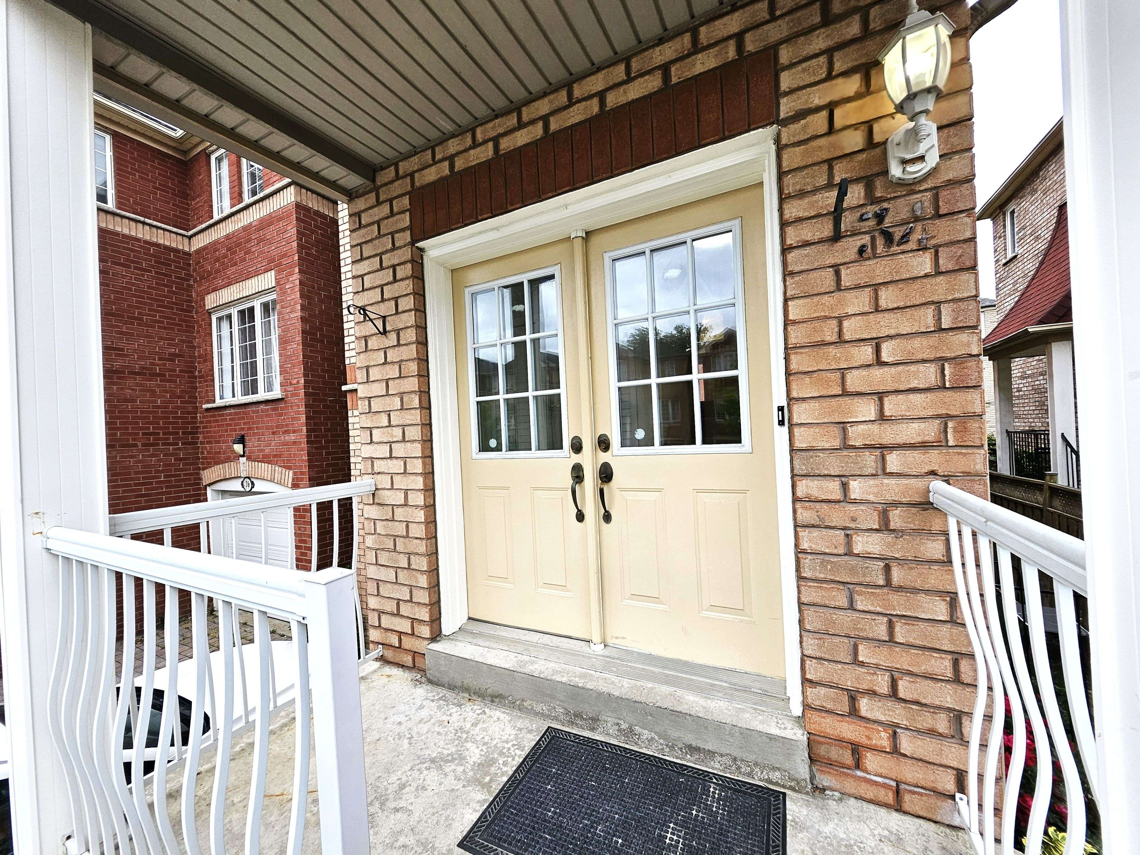 Toronto W04, ON M6M 5L1,34 Touchstone DR #Main