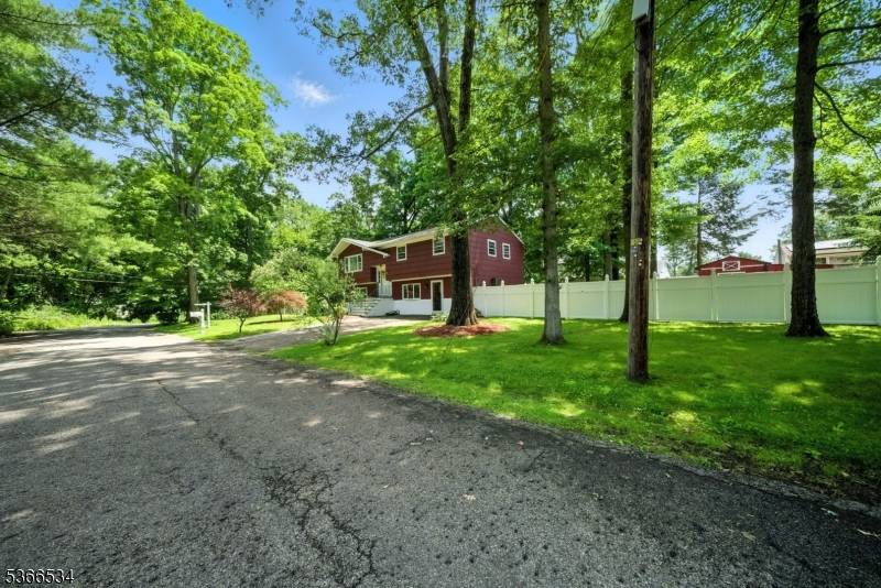 West Milford Twp., NJ 07480,54 Pine Ln