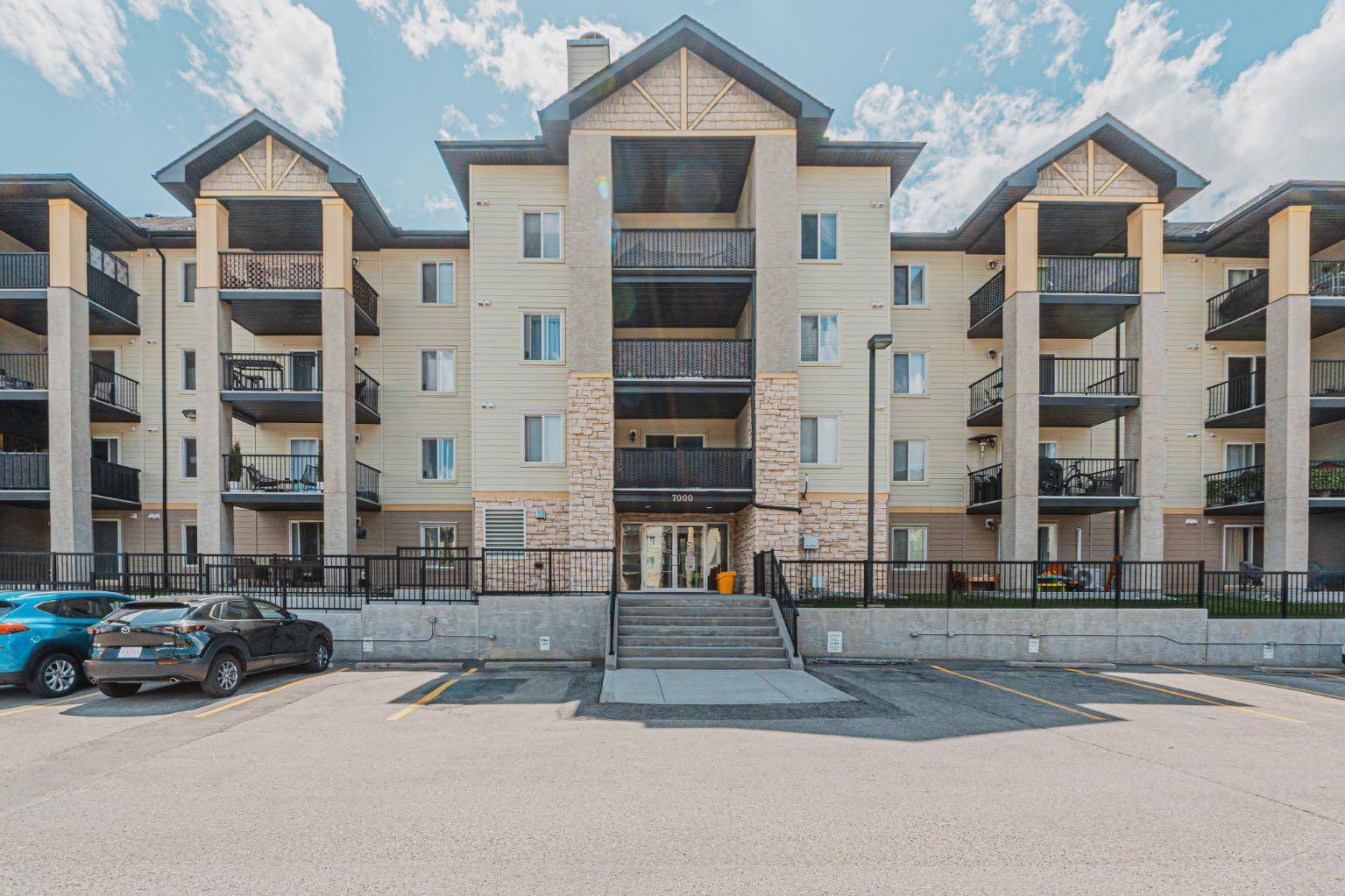 Airdrie, AB T4B3H7,304 Mackenzie WAY SW #7105