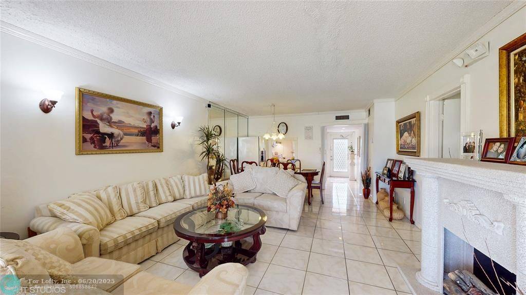 Margate, FL 33063,1035 Country Club Dr  #403