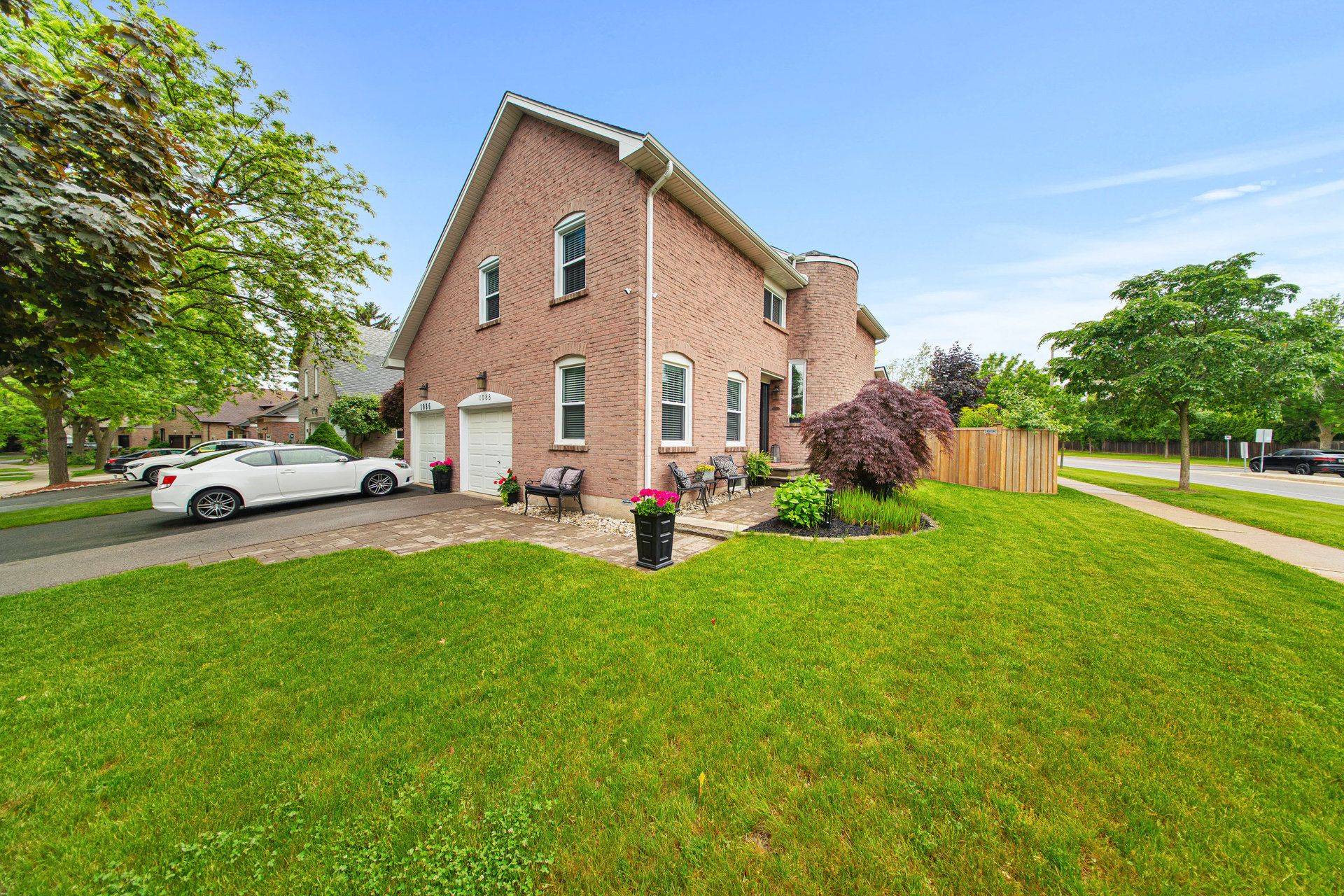 Oakville, ON L6M 1C4,1088 Runnymead CRES