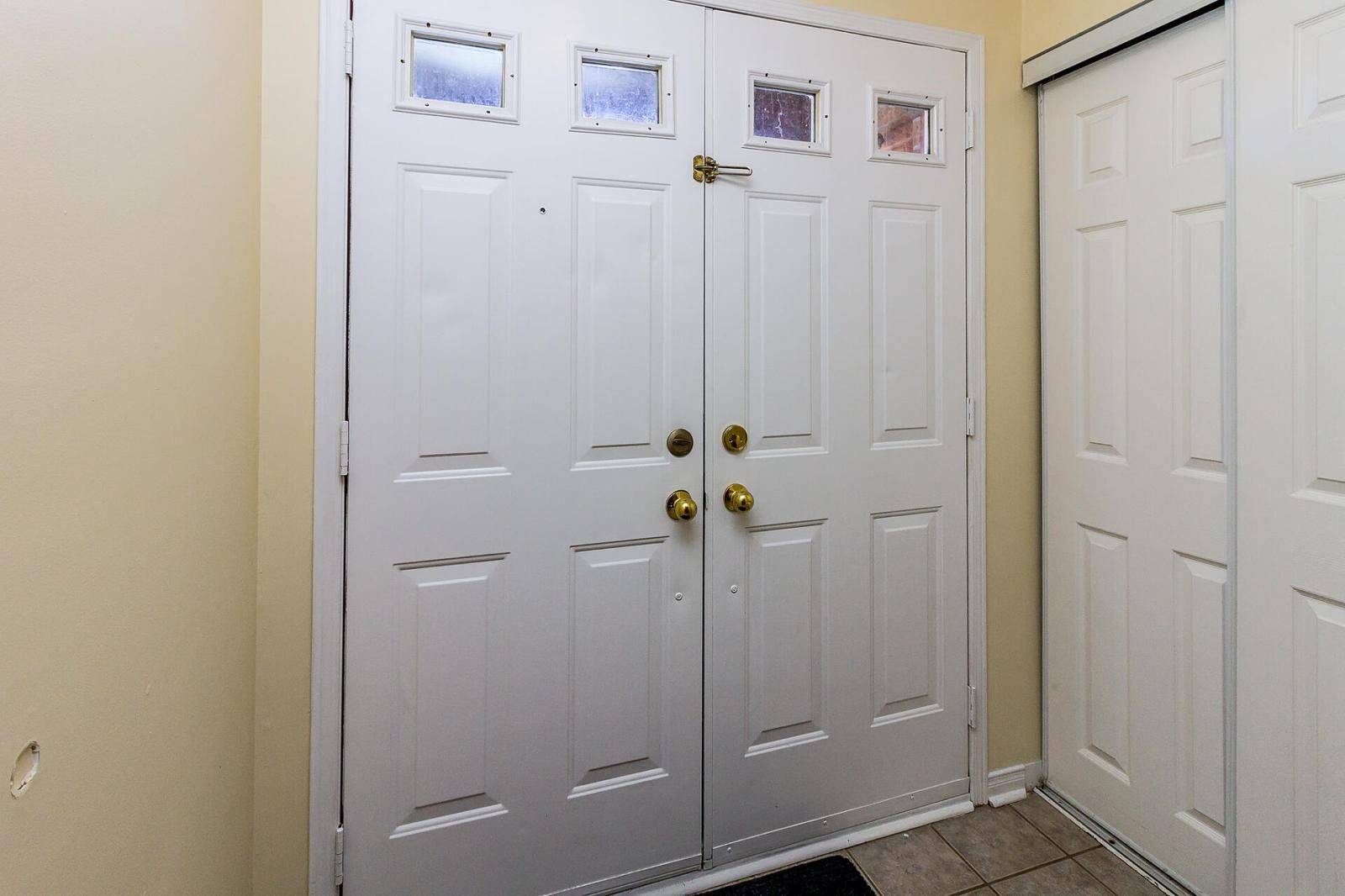 Brampton, ON L6X 4P5,6 Sinclair CT
