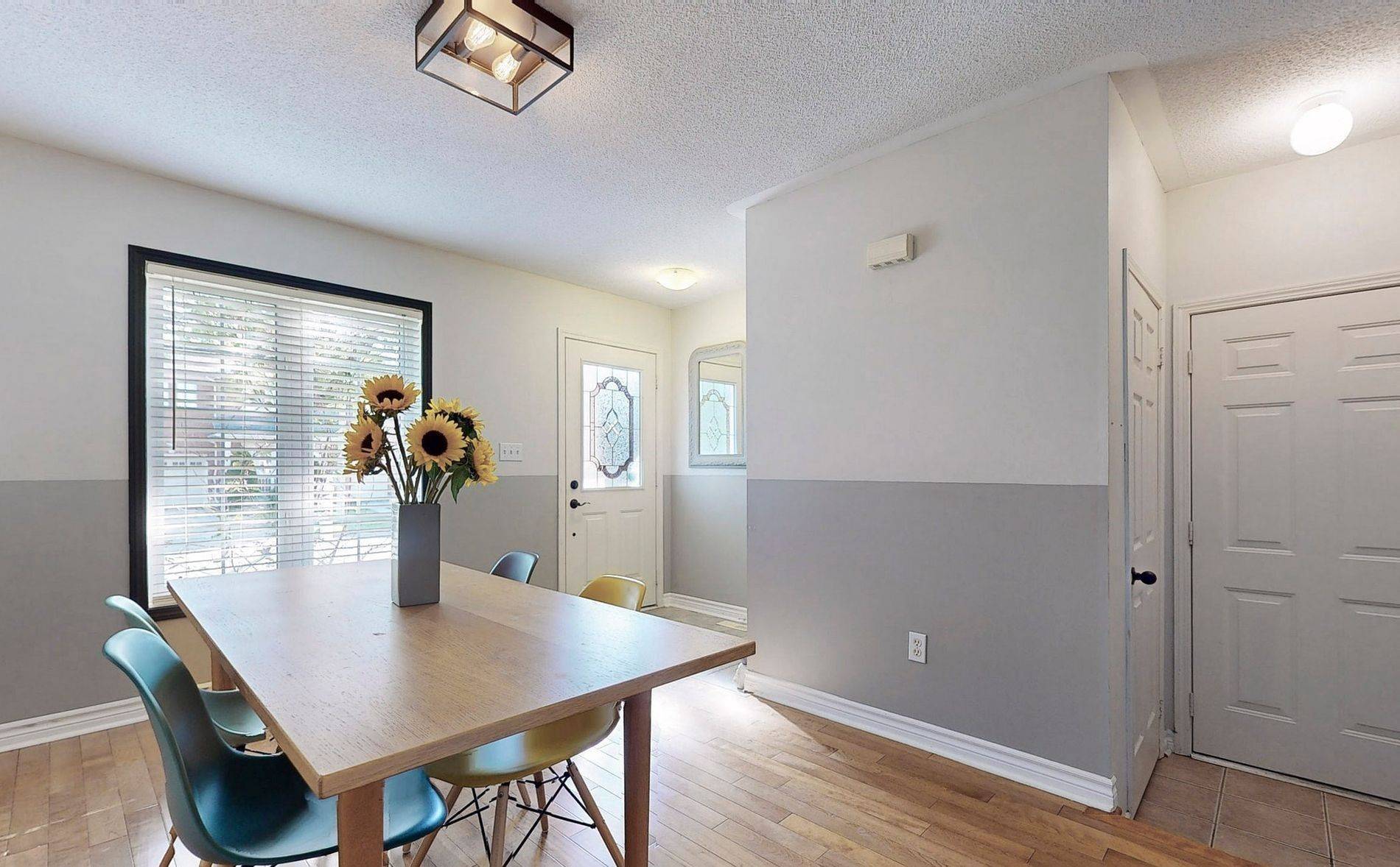 Brampton, ON L6Z 4W4,16 Fairway CT