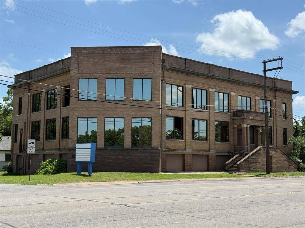 Denison, TX 75020,1100 S Austin Avenue