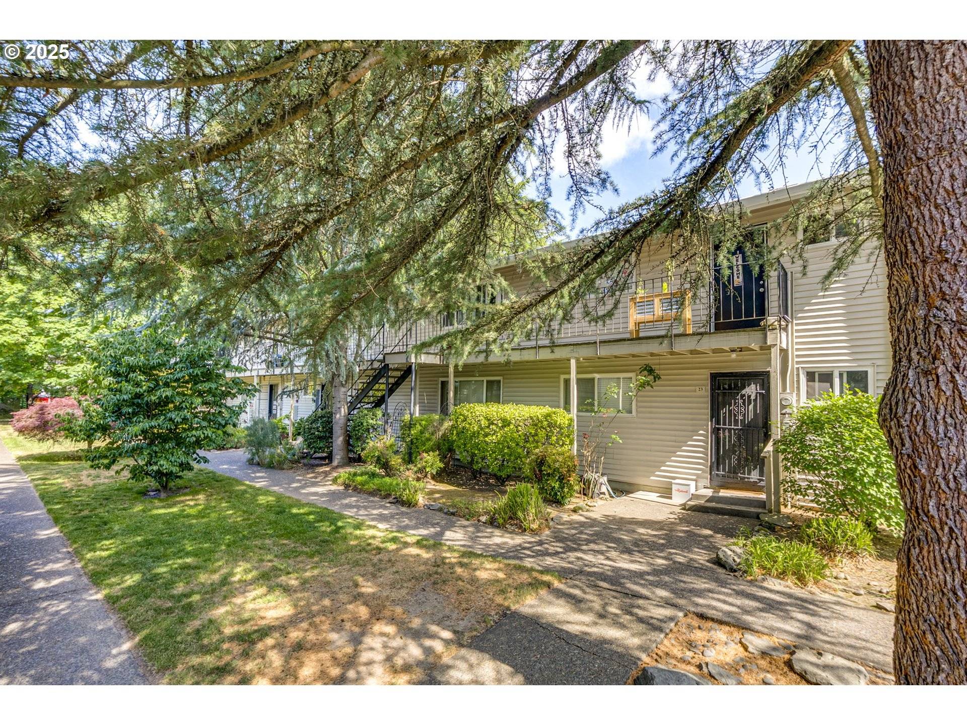 Portland, OR 97219,6825 SW CAPITOL HILL RD #27