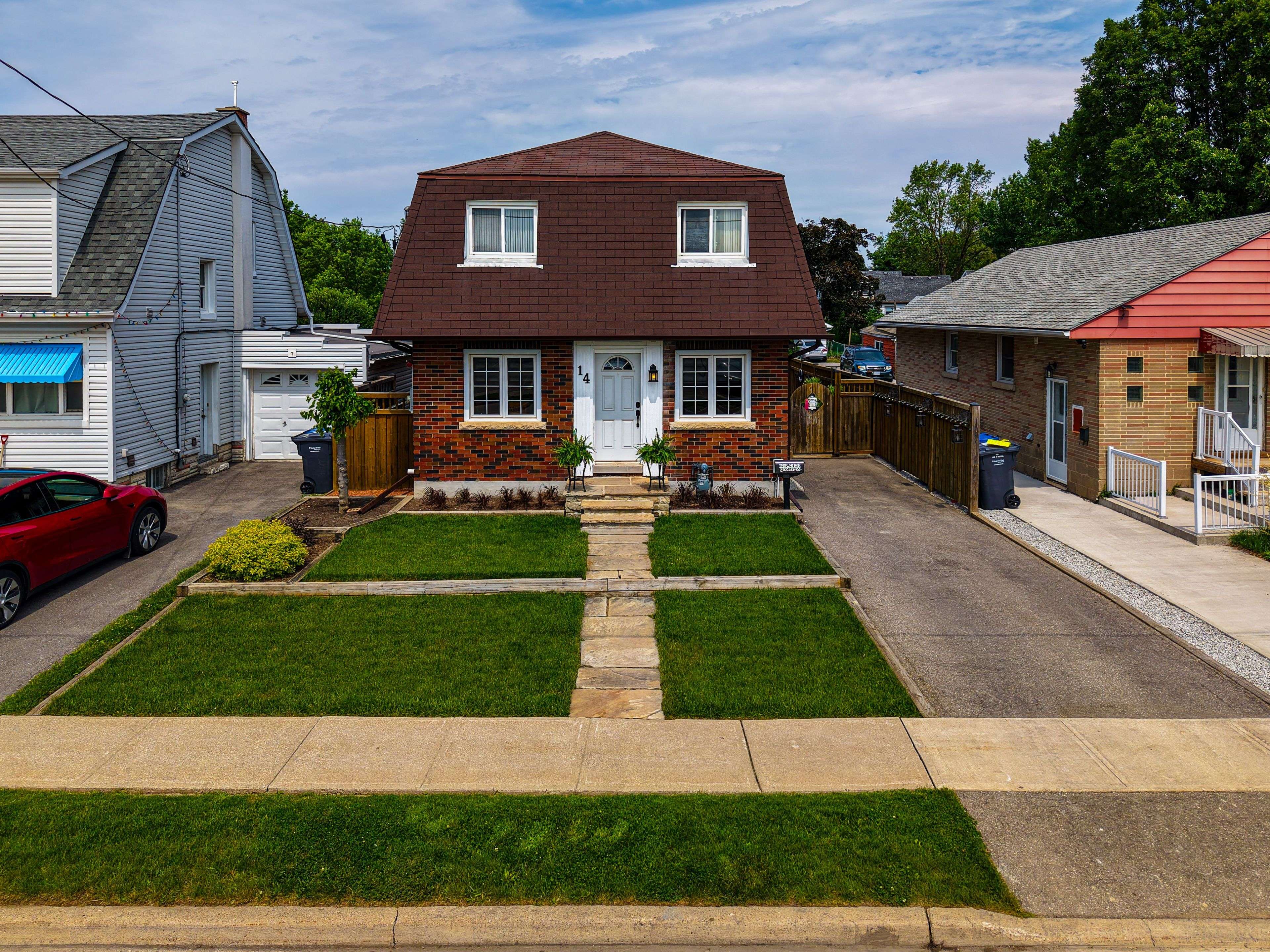 Brampton, ON L6Y 1J5,14 Royce AVE