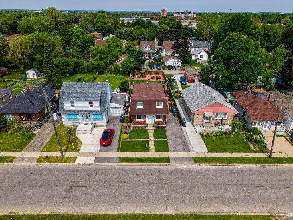 Brampton, ON L6Y 1J5,14 Royce AVE