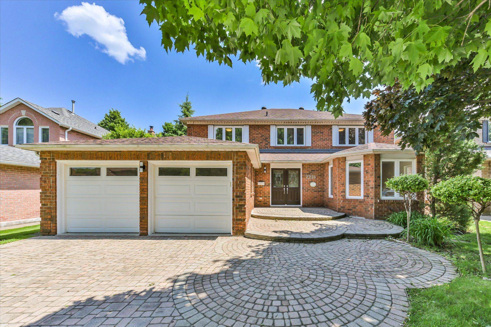 Oakville, ON L6J 6P7,2216 Dunvegan AVE