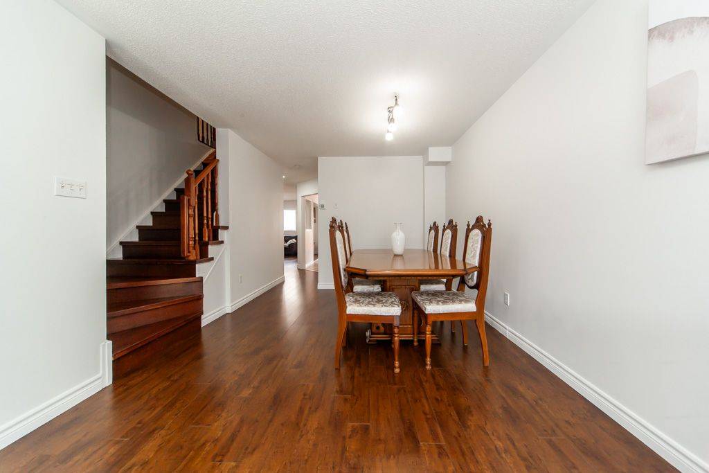 Newmarket, ON L3X 2R5,71 Red River CRES
