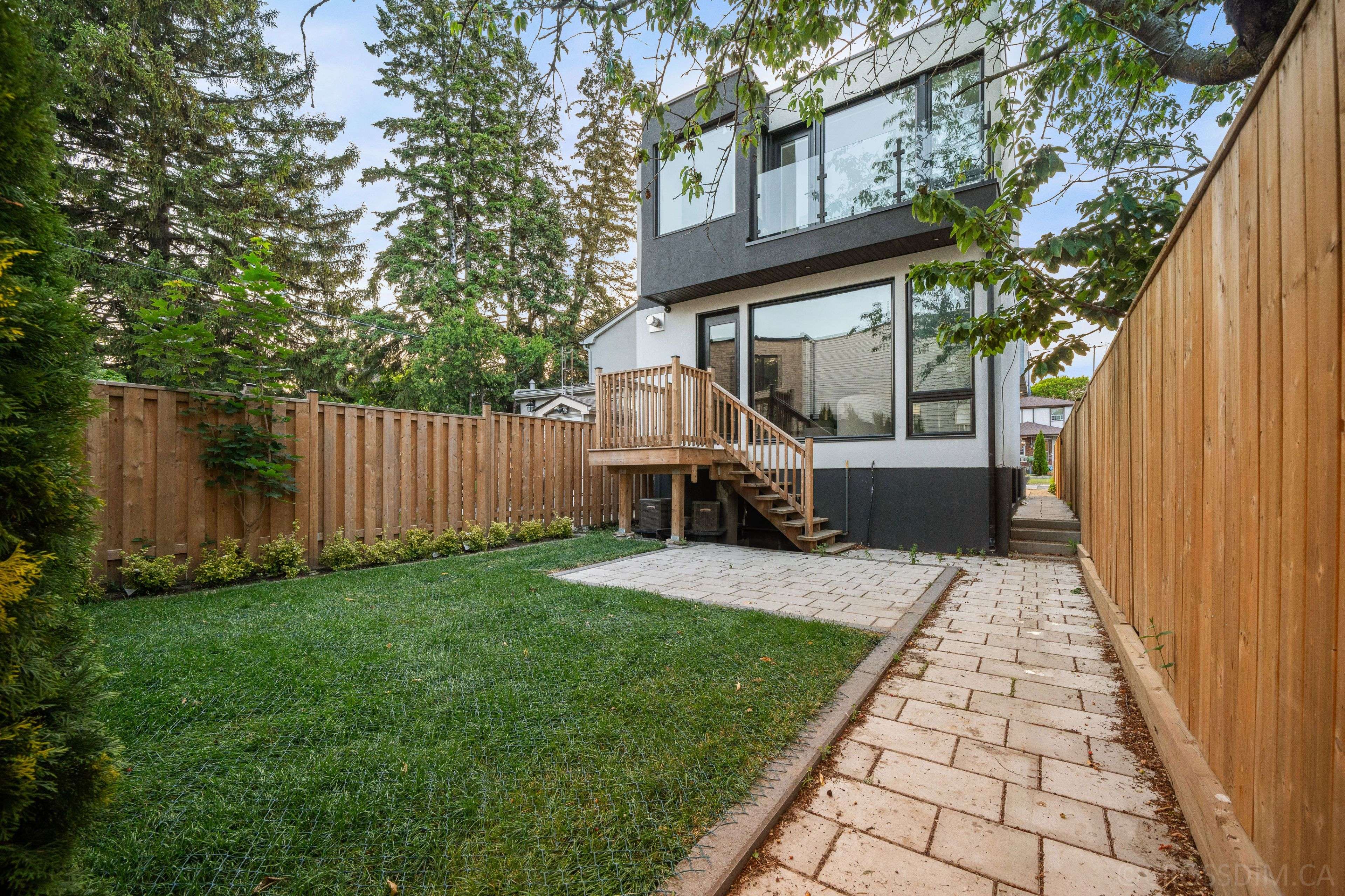 Toronto E03, ON M4C 2M4,41 Dunkirk RD