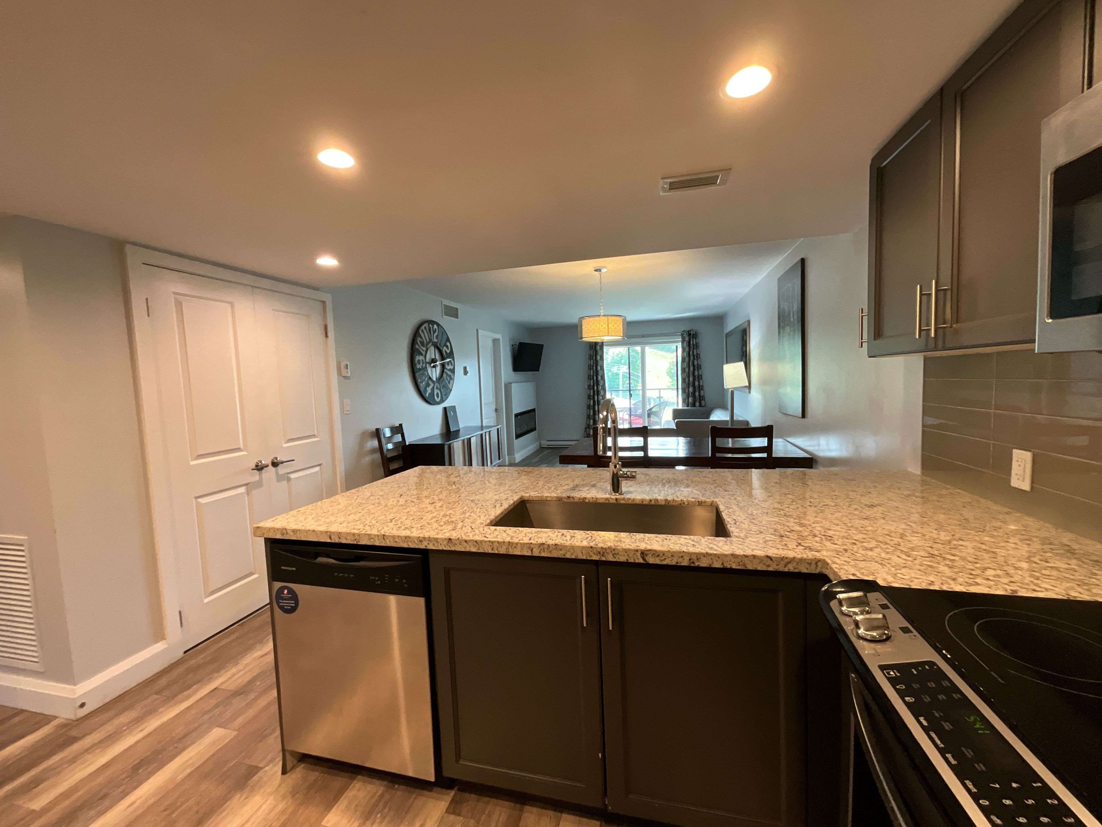 Oro-medonte, ON L4M 4Y8,80 Horseshoe BLVD #403