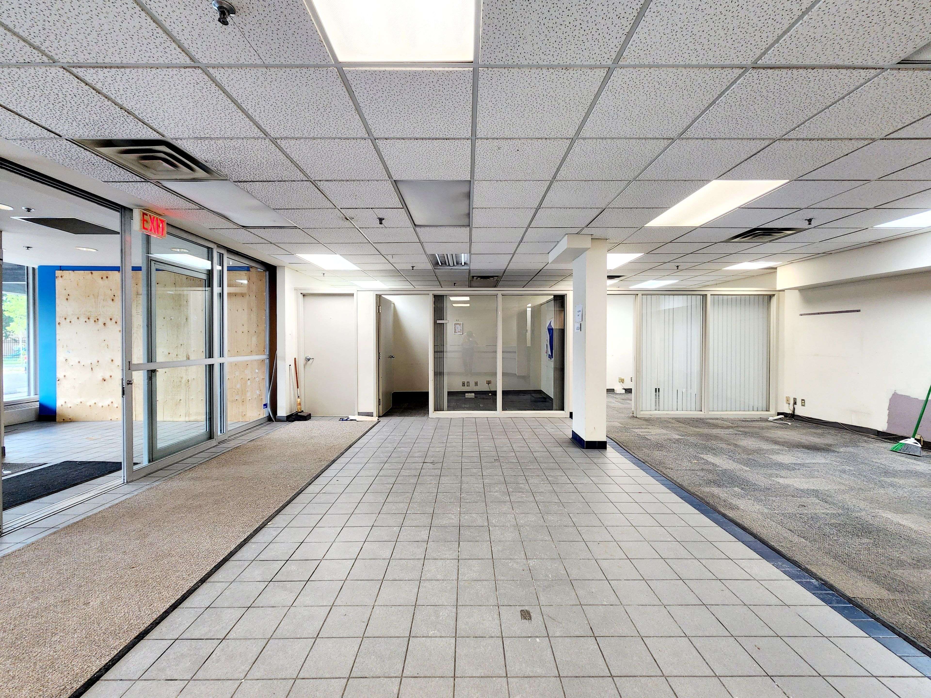 Toronto W10, ON M9W 3X8,2428 Islington AVE #102