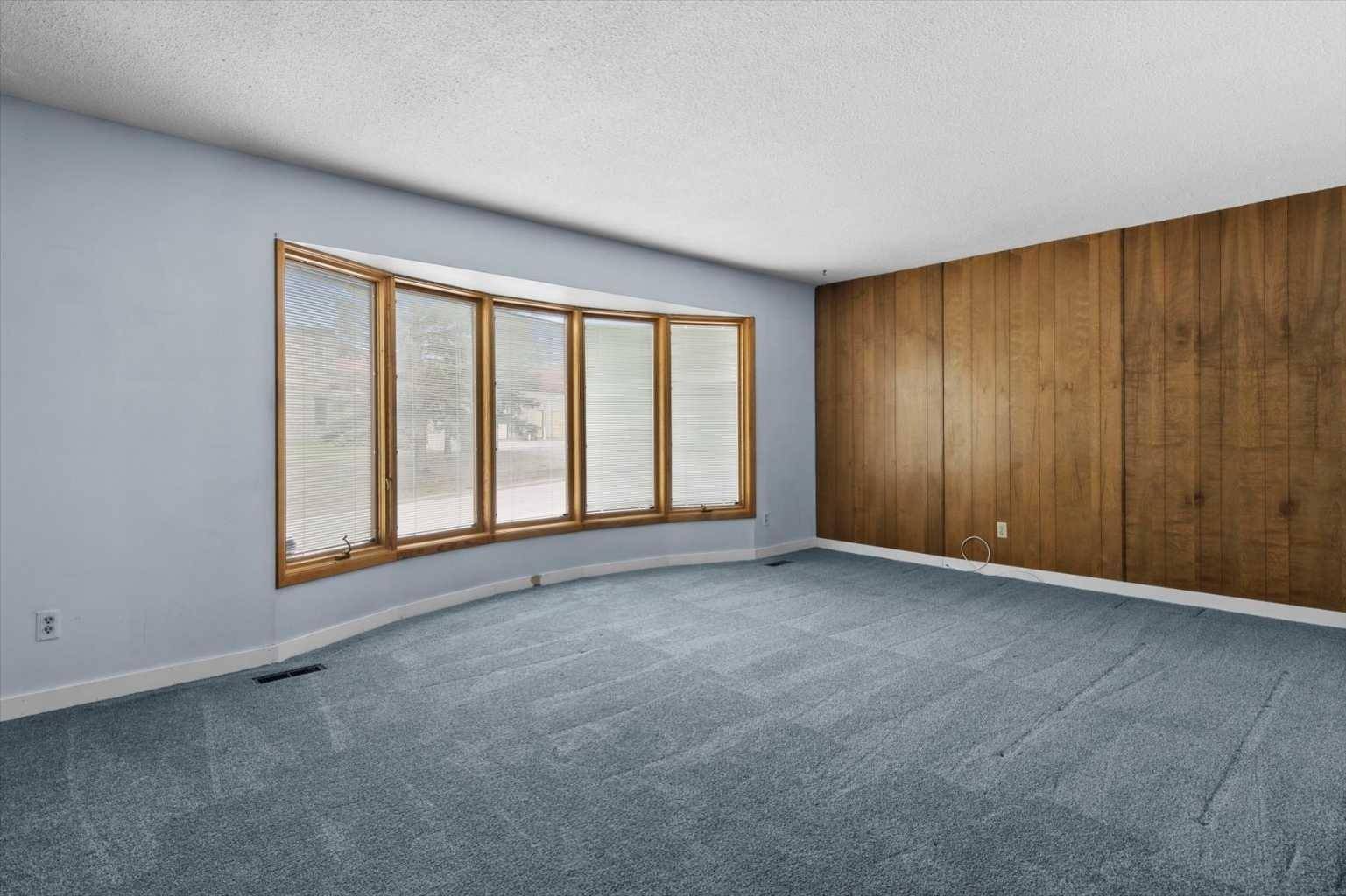 Calgary, AB T2W0P6,908 Stonehaven RD SW