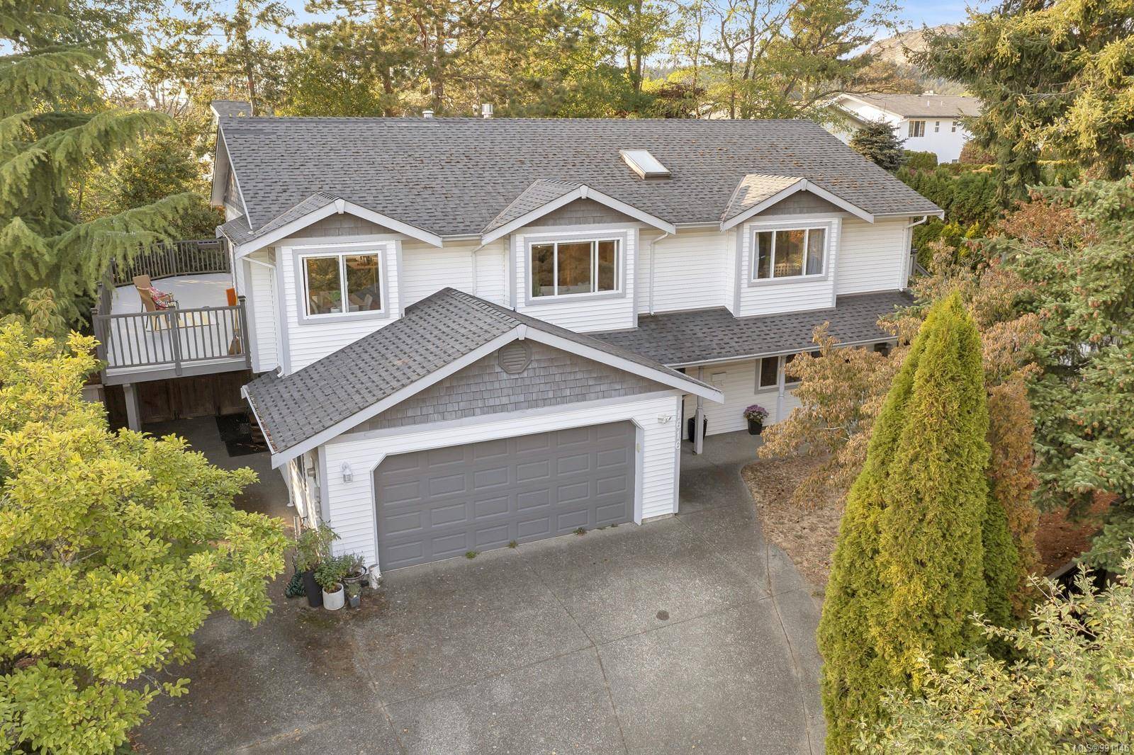 Saanich, BC V8N 6L7,1616 Nelles Pl