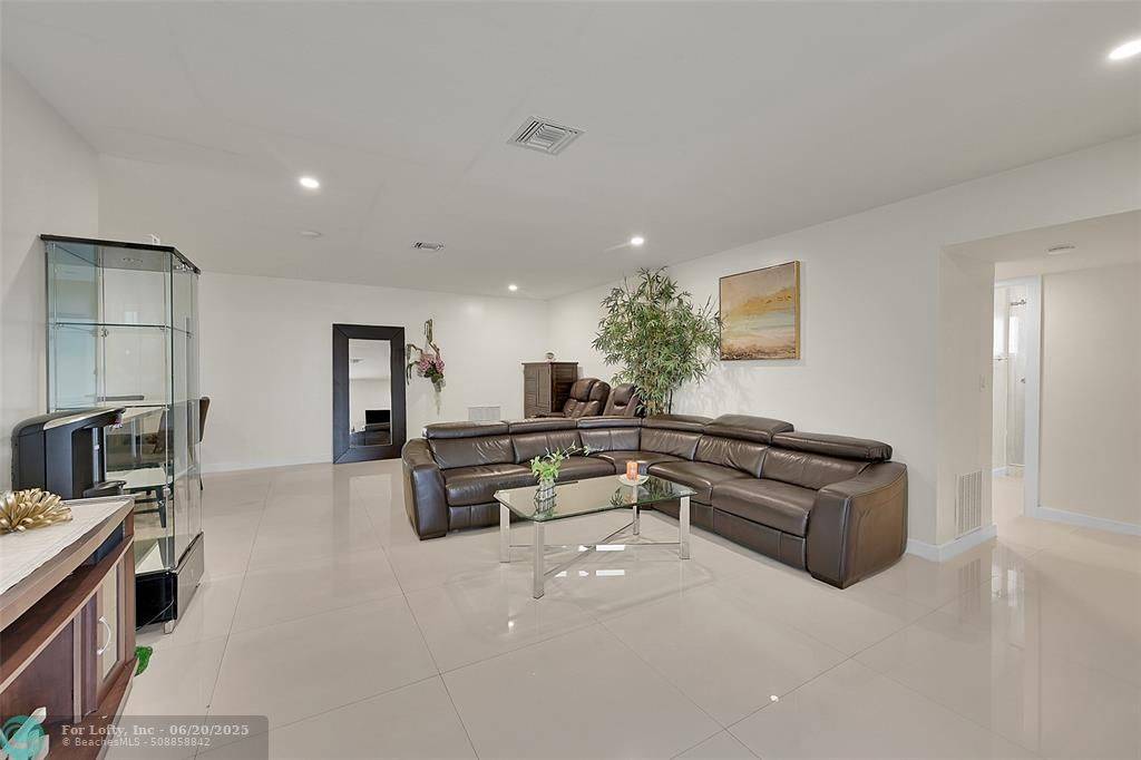 Coral Gables, FL 33134,521 SW 40th Ct