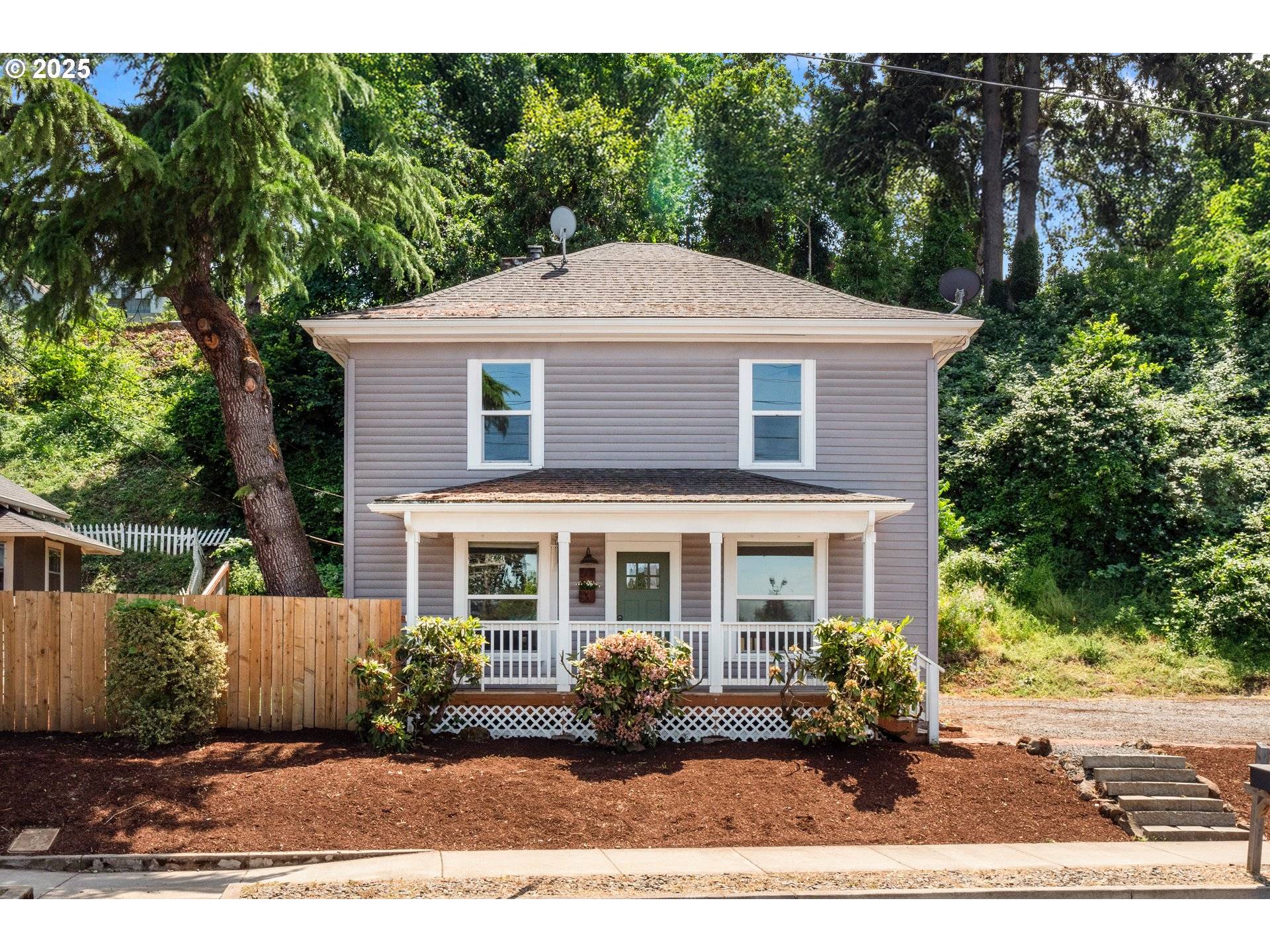 Silverton, OR 97381,601 MCCLAINE ST