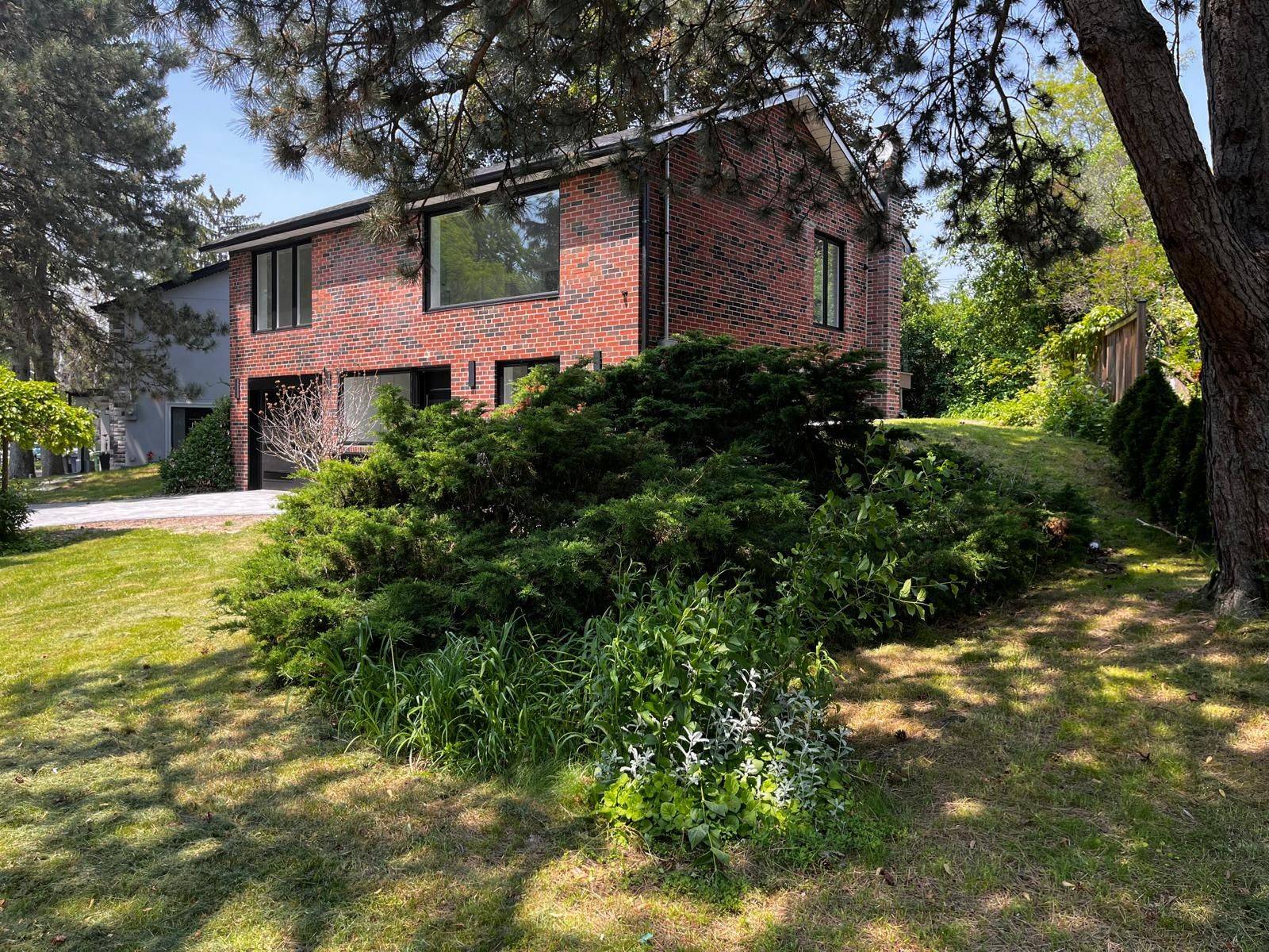 Toronto C13, ON M4A 1V4,186 Sweeney DR