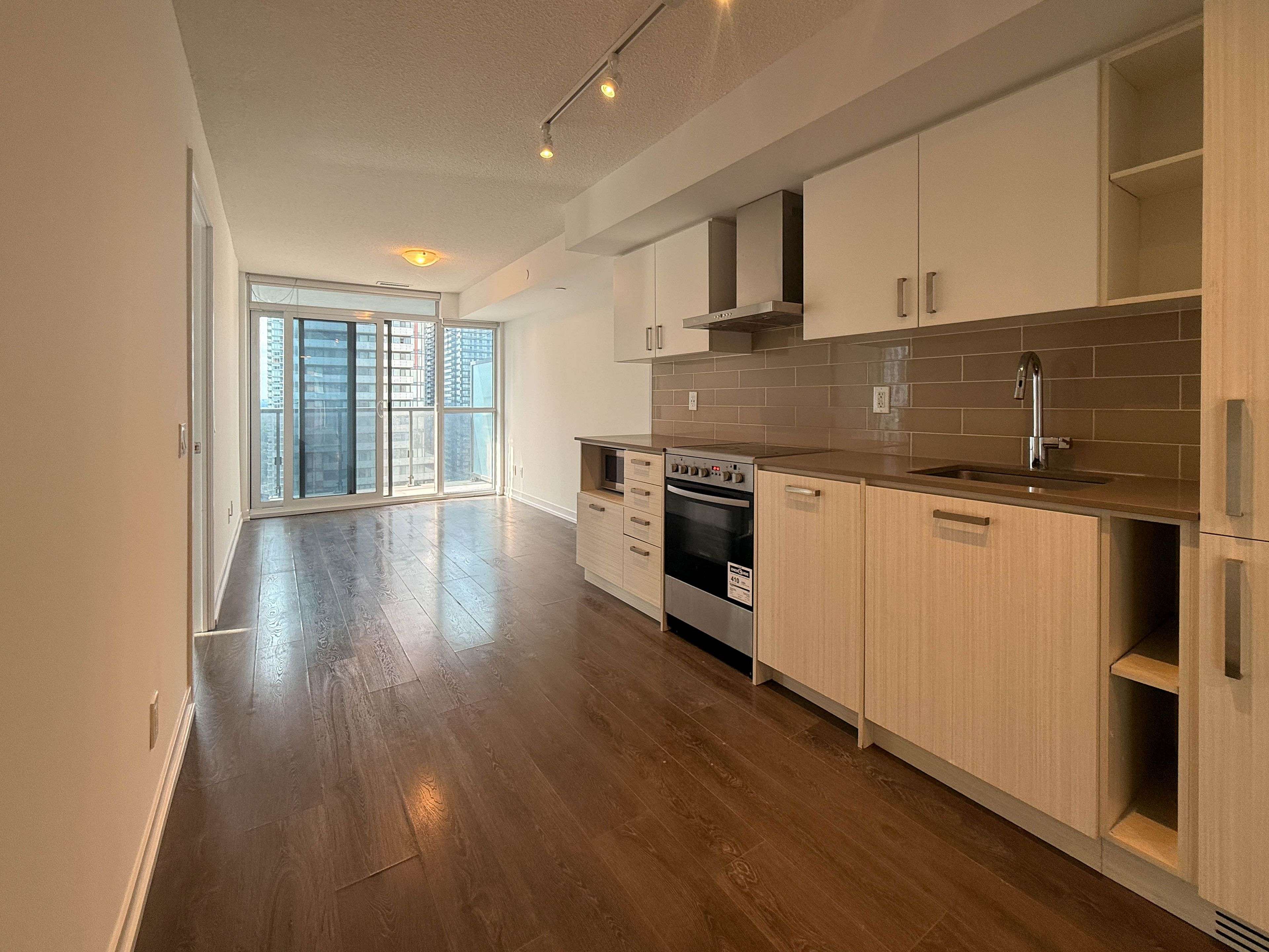 Toronto C10, ON M4S 0B5,125 Redpath AVE #2305