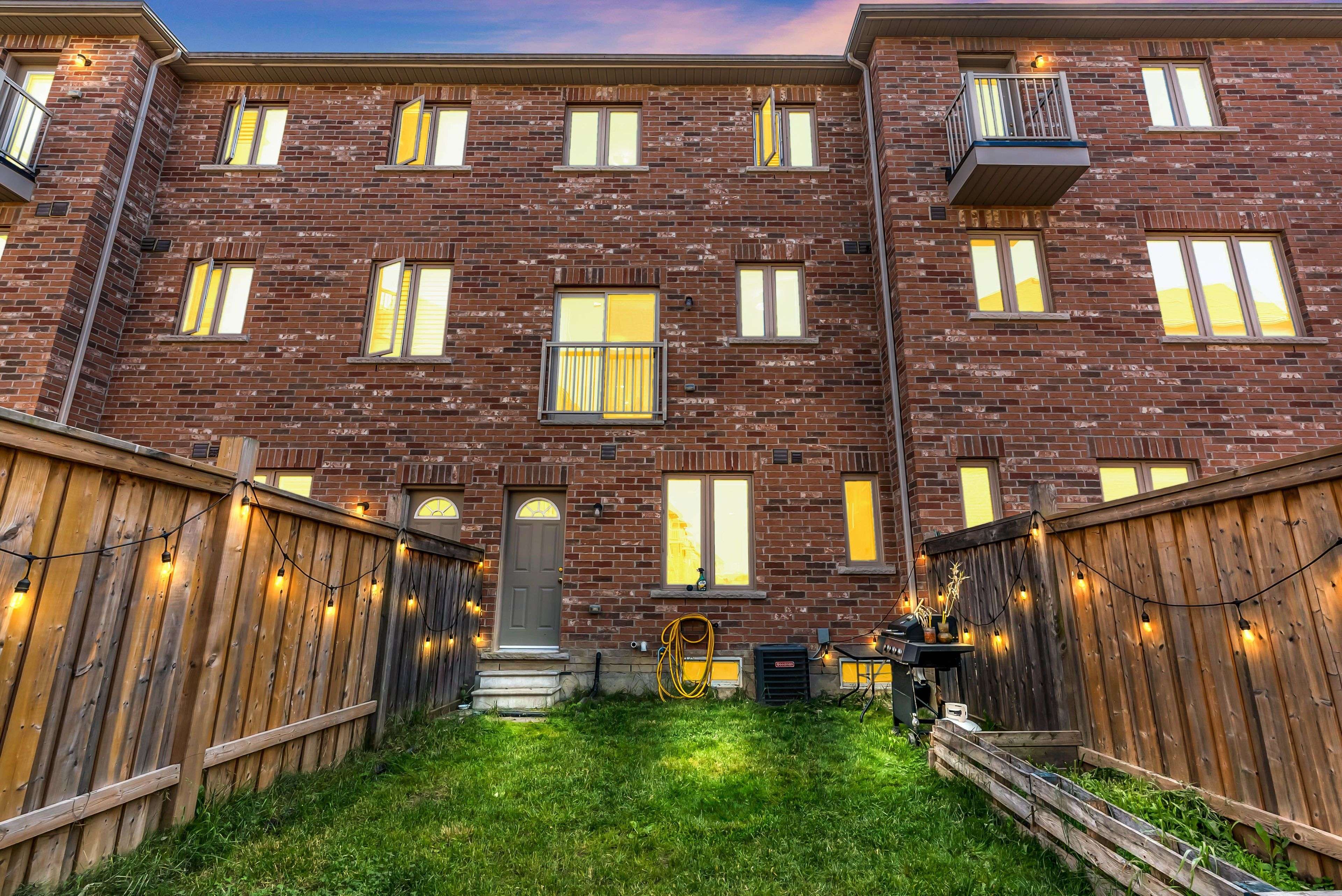 Brampton, ON L6Z 0H8,91 New Pines TRL