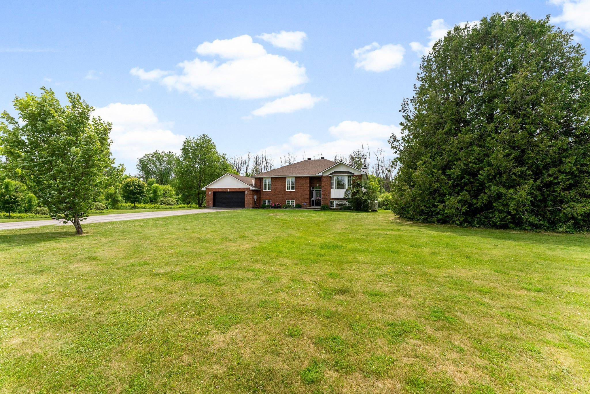 Mcnab/braeside, ON K7S 3G9,79 Mountain View RD