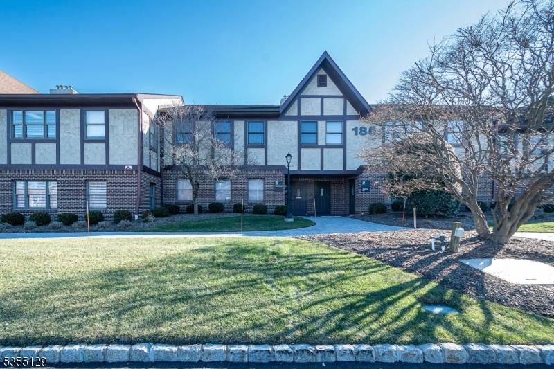 West Caldwell Twp., NJ 07006,185 FAIRFIELD AVE-UNIT 2A