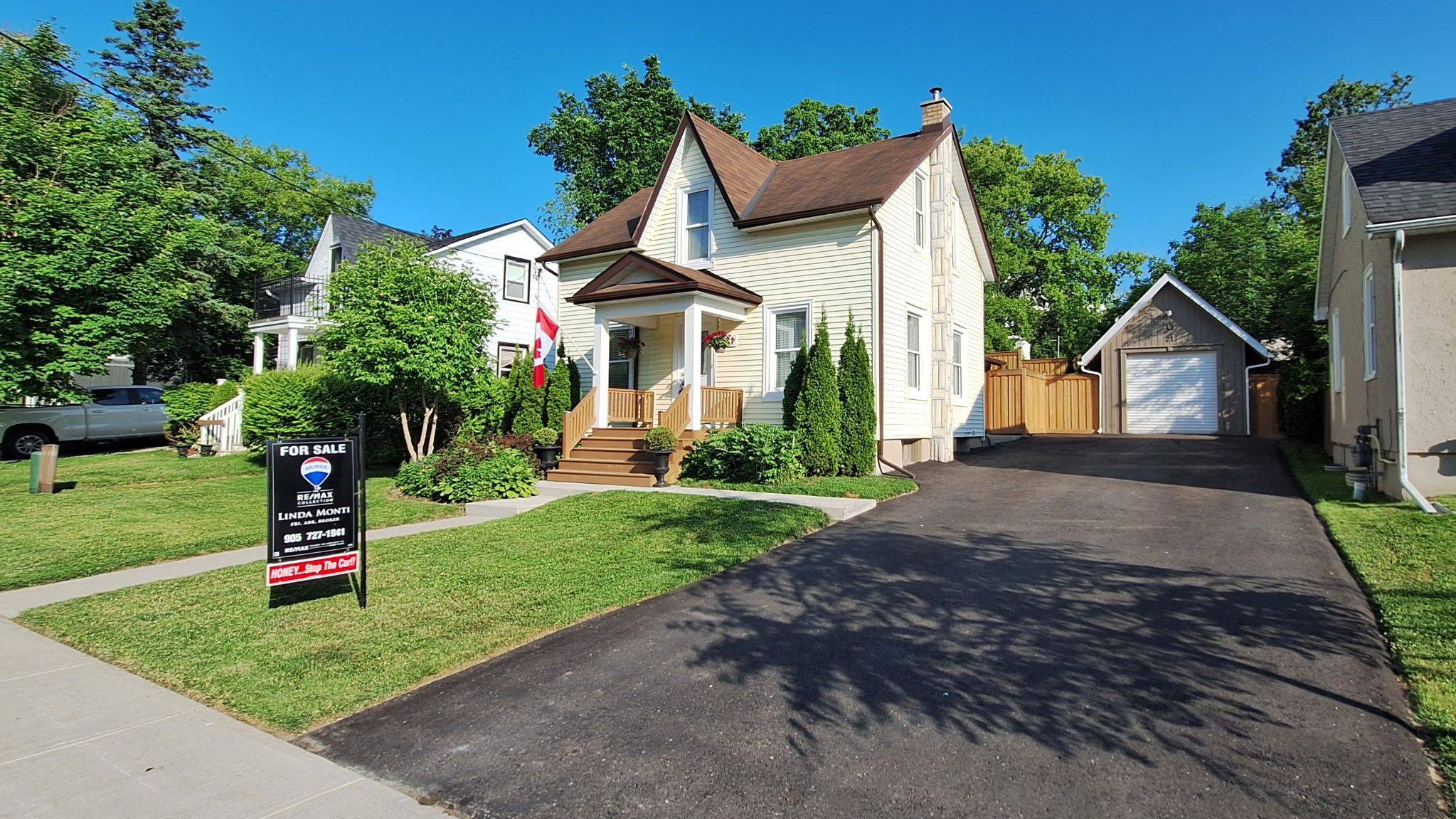 Aurora, ON L4G 3G1,21 Irwin AVE