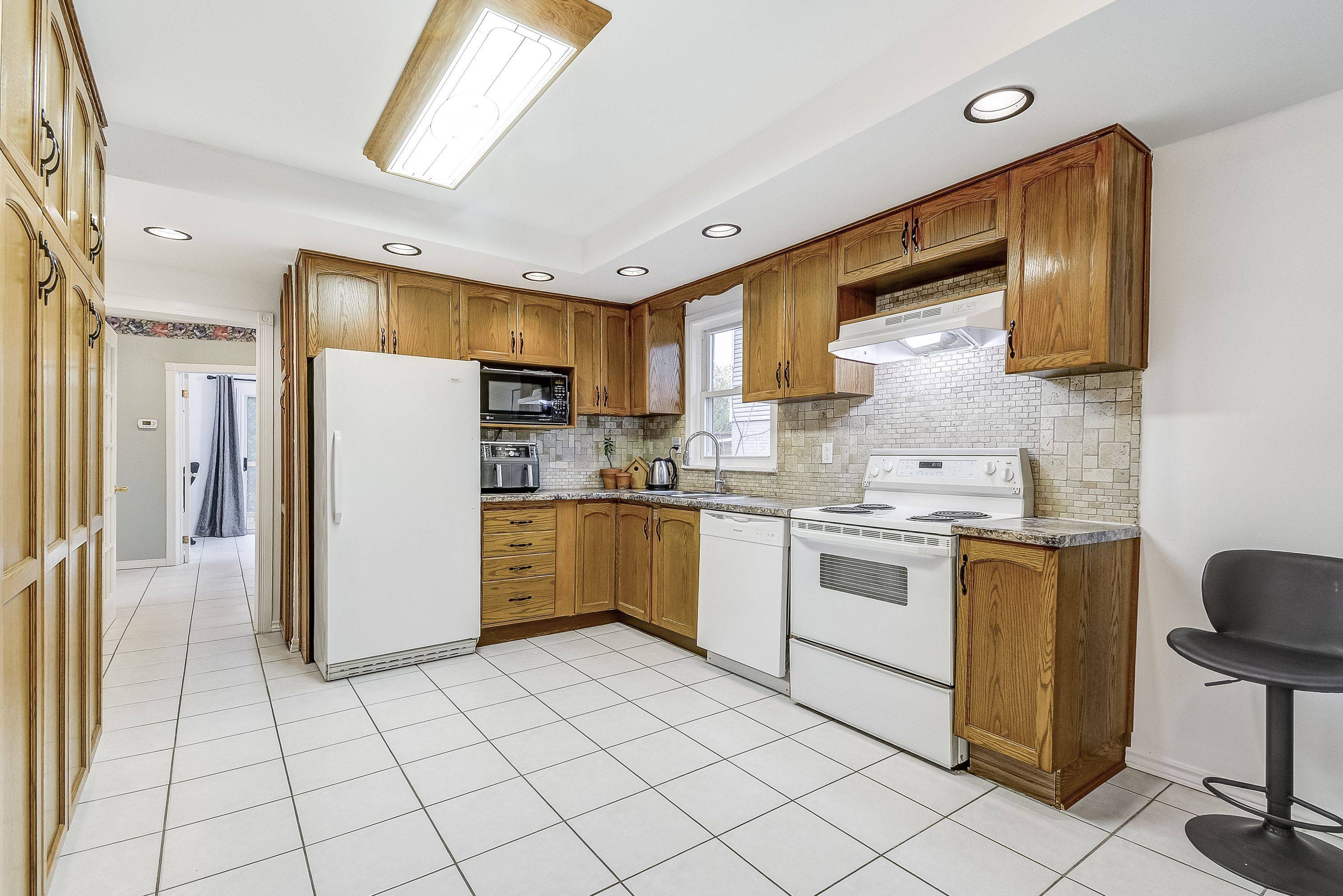 Burlington, ON L7P 2L8,1470 Fisher AVE