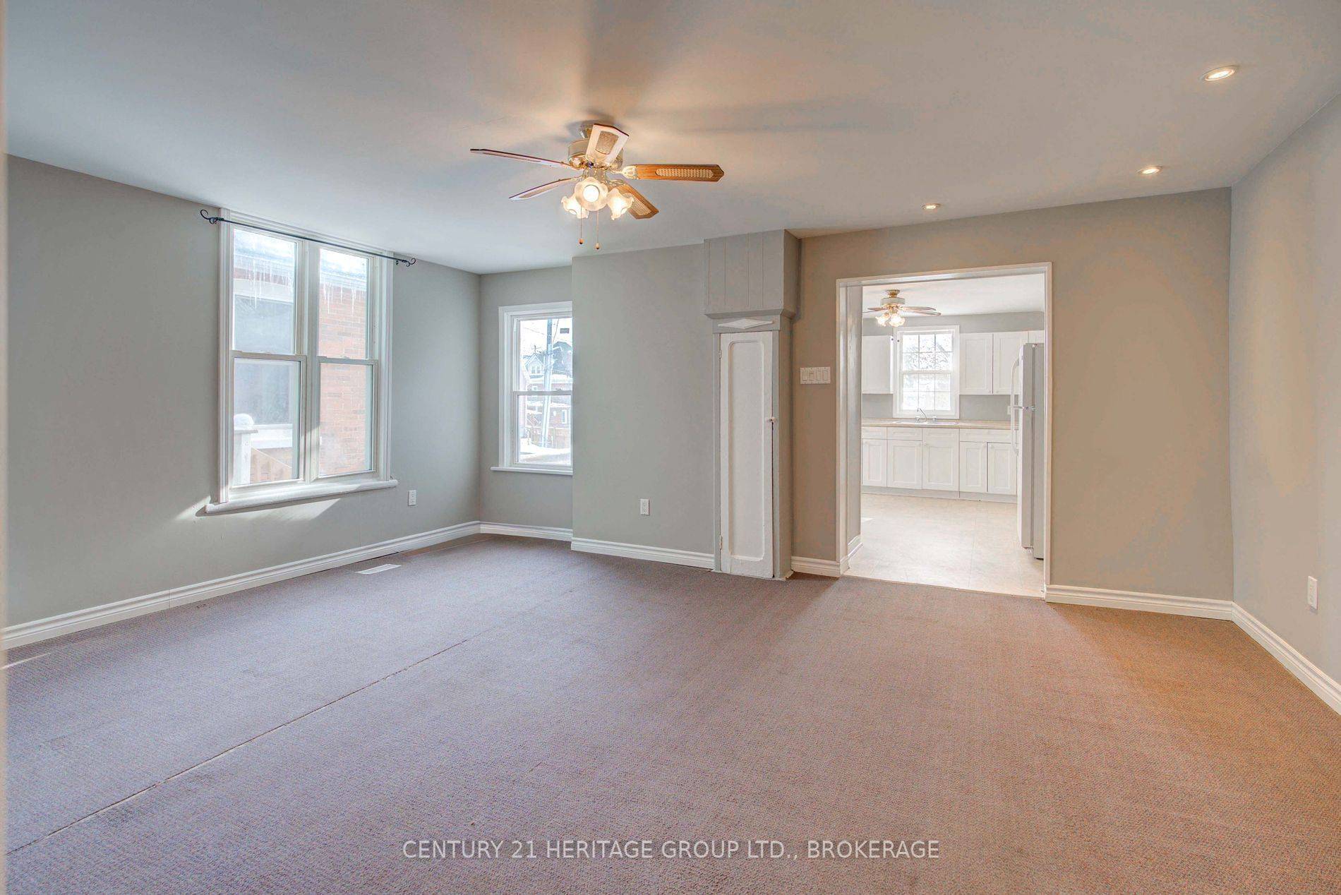 Gananoque, ON K7G 1G4,243 KING ST E
