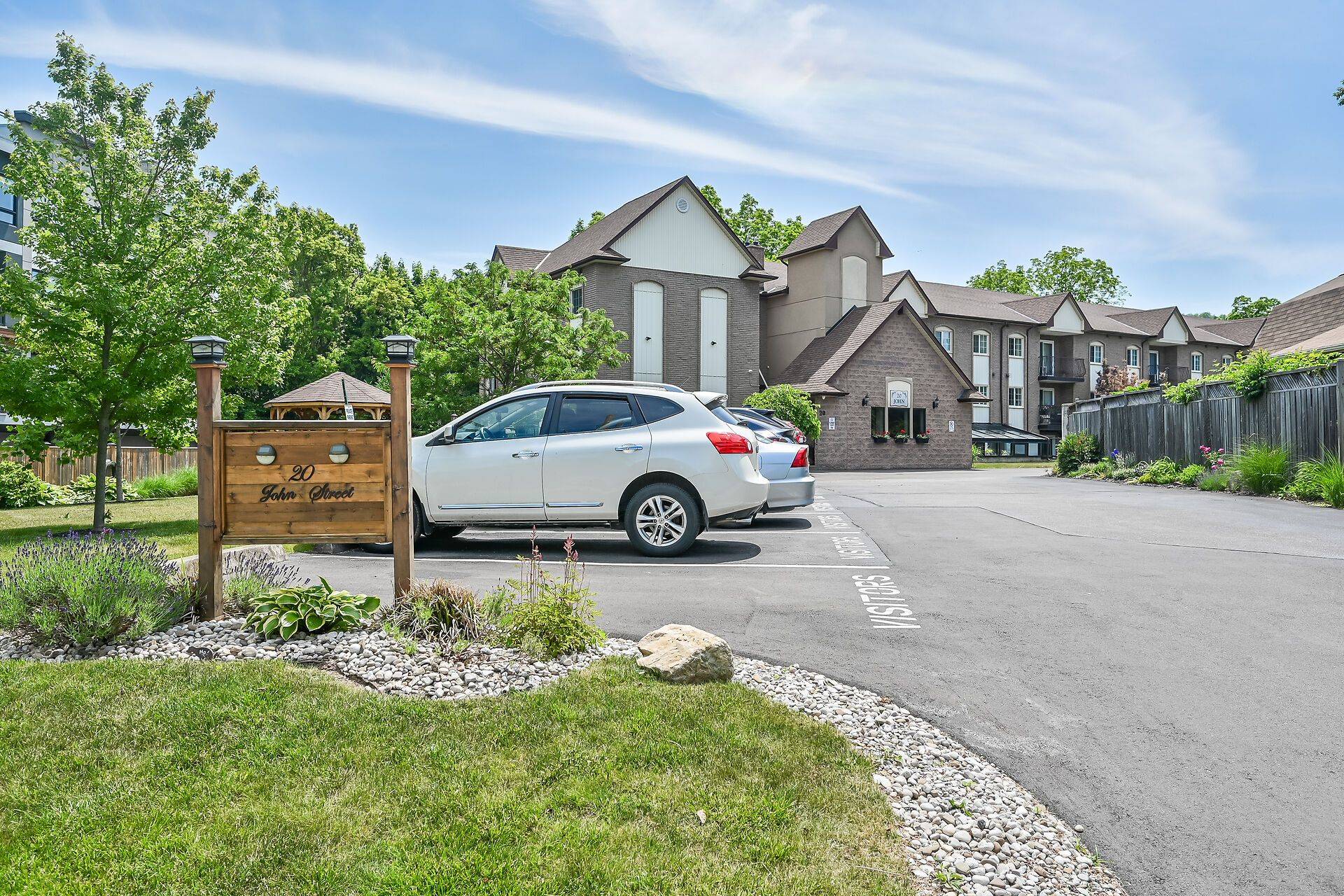 Grimsby, ON L3M 1X5,20 John ST ##207