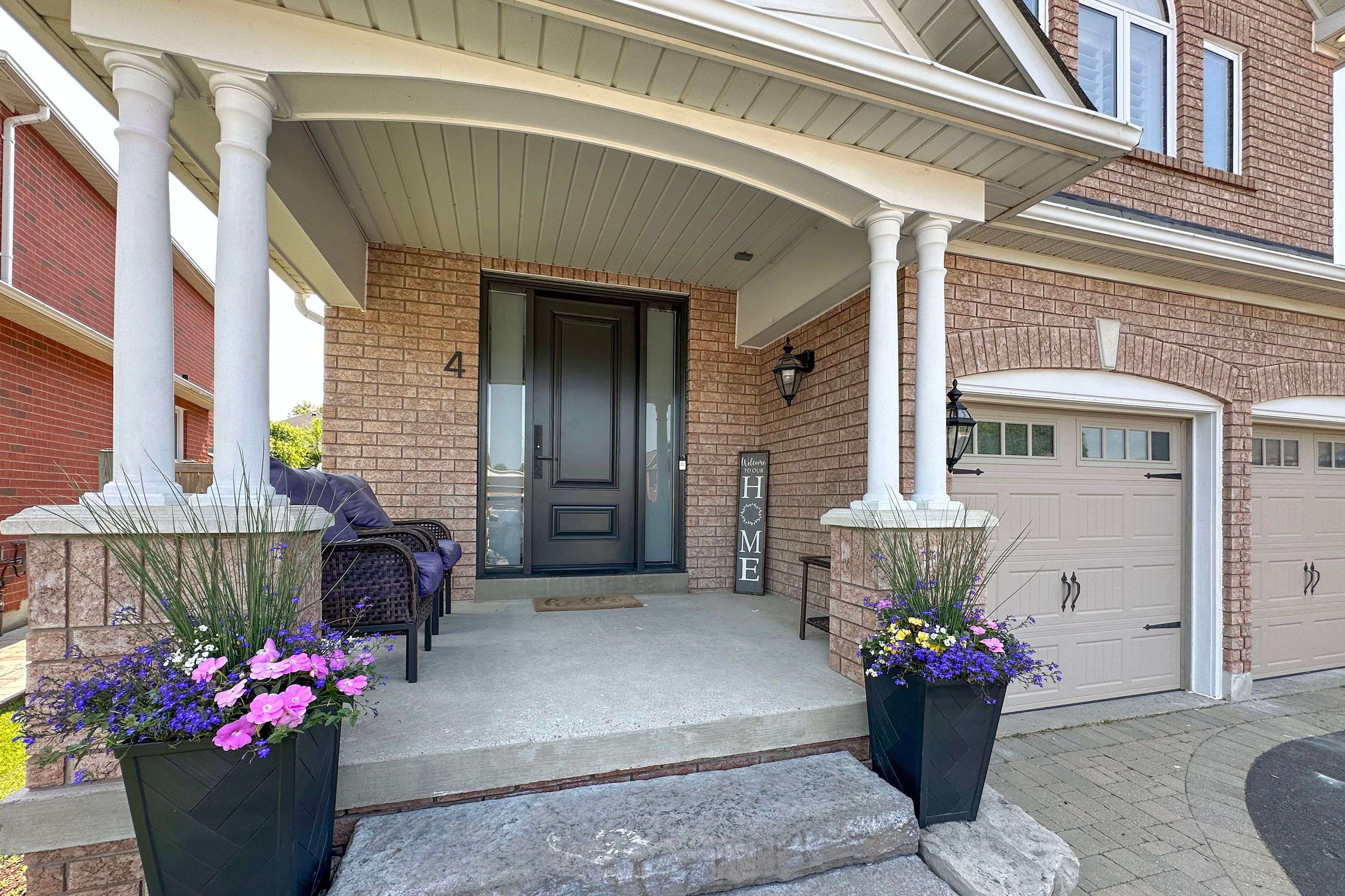Whitby, ON L1R 3B6,4 Myles CT