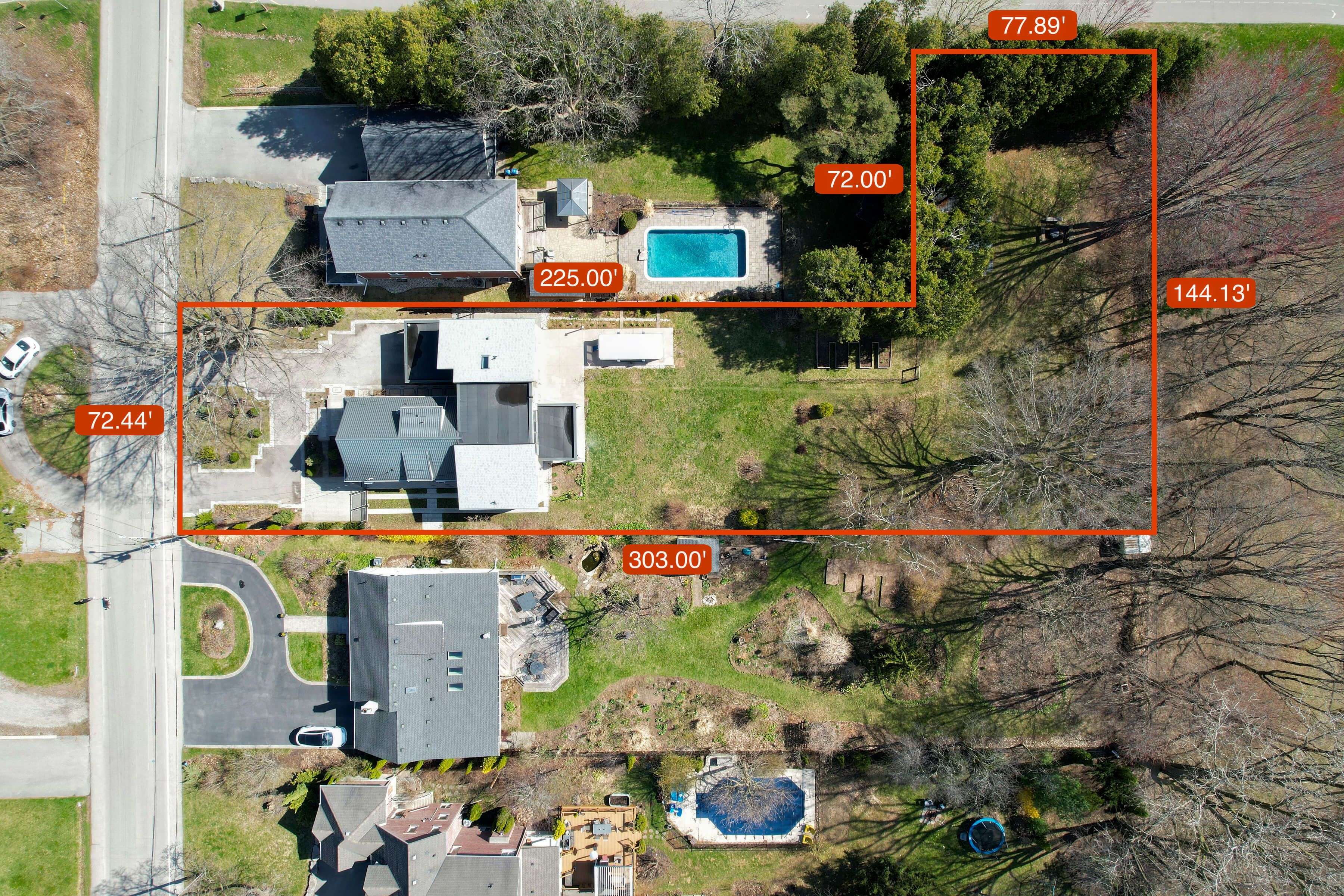 Burlington, ON L7T 2R7,704 Cedar AVE