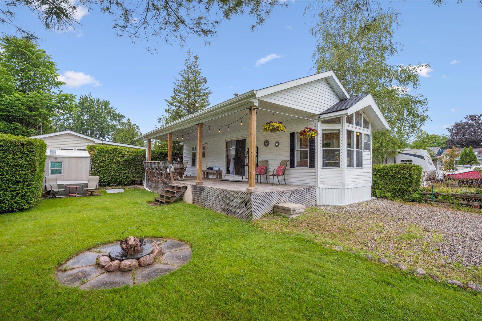 Centre Wellington, ON N1M 2W5,2 Elm PL