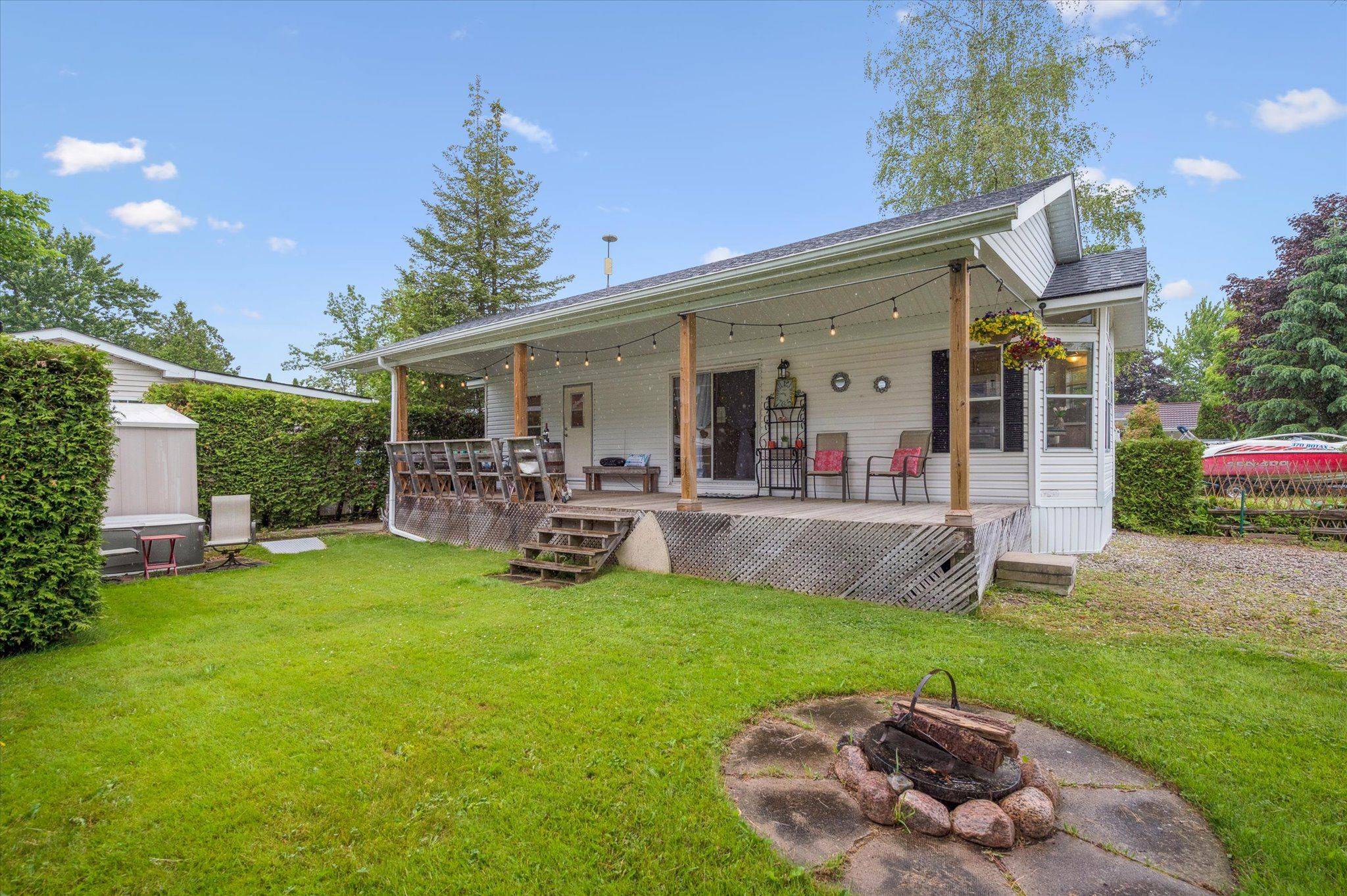 Centre Wellington, ON N1M 2W5,2 Elm PL