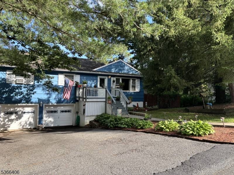 Hopatcong Boro, NJ 07874,17 Frances Ave