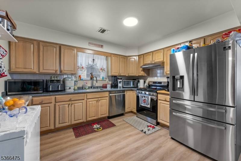Newark City, NJ 07105,401-403 E Kinney St