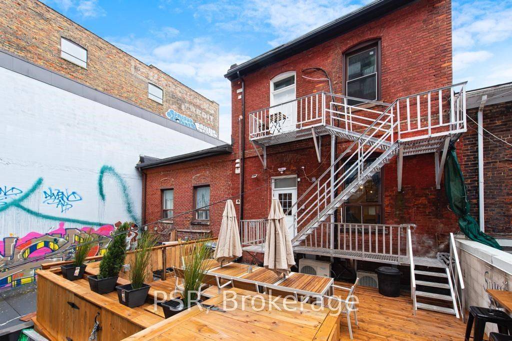 Toronto C01, ON M5V 2B7,631 Queen ST W #2