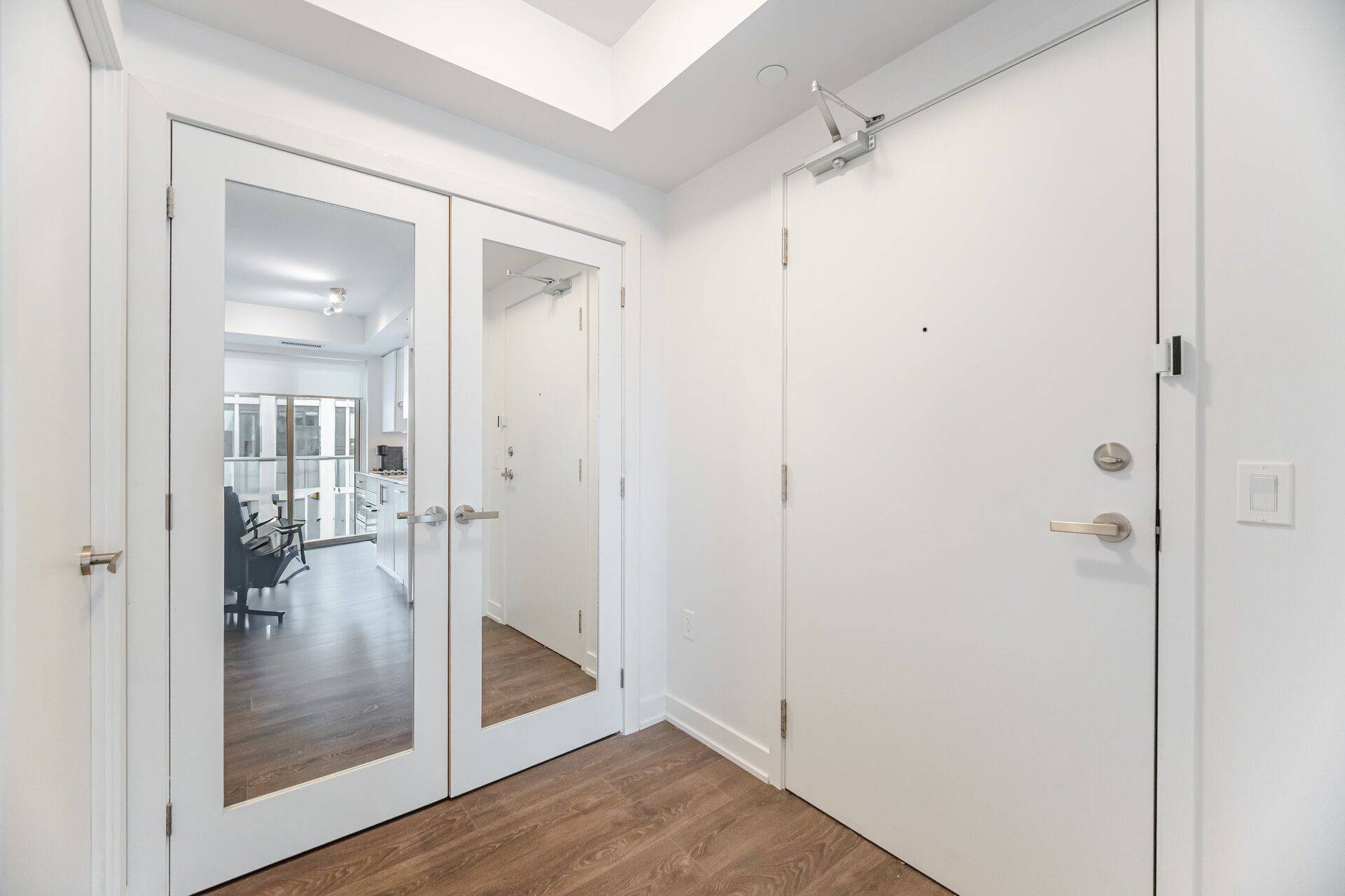 Toronto C10, ON M4P 1V2,99 Broadway AVE #710