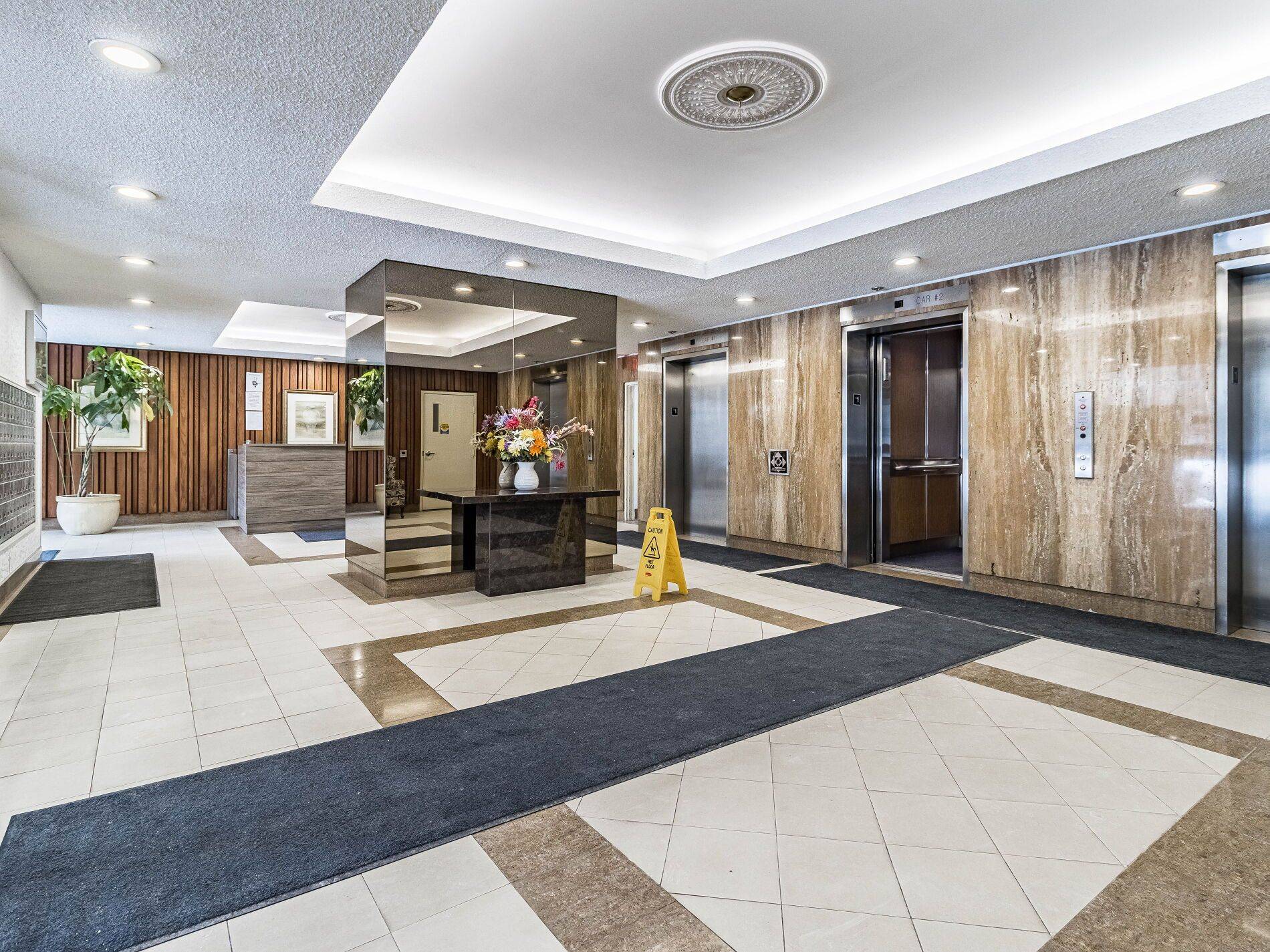 Mississauga, ON L5A 3X2,50 Elm DR E #1704