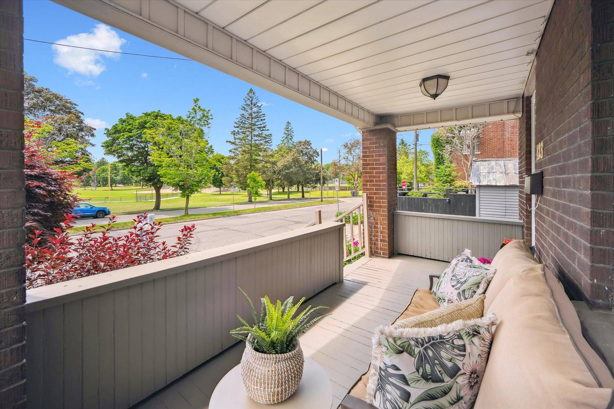 Guelph, ON N1H 4R3,123 Exhibition ST