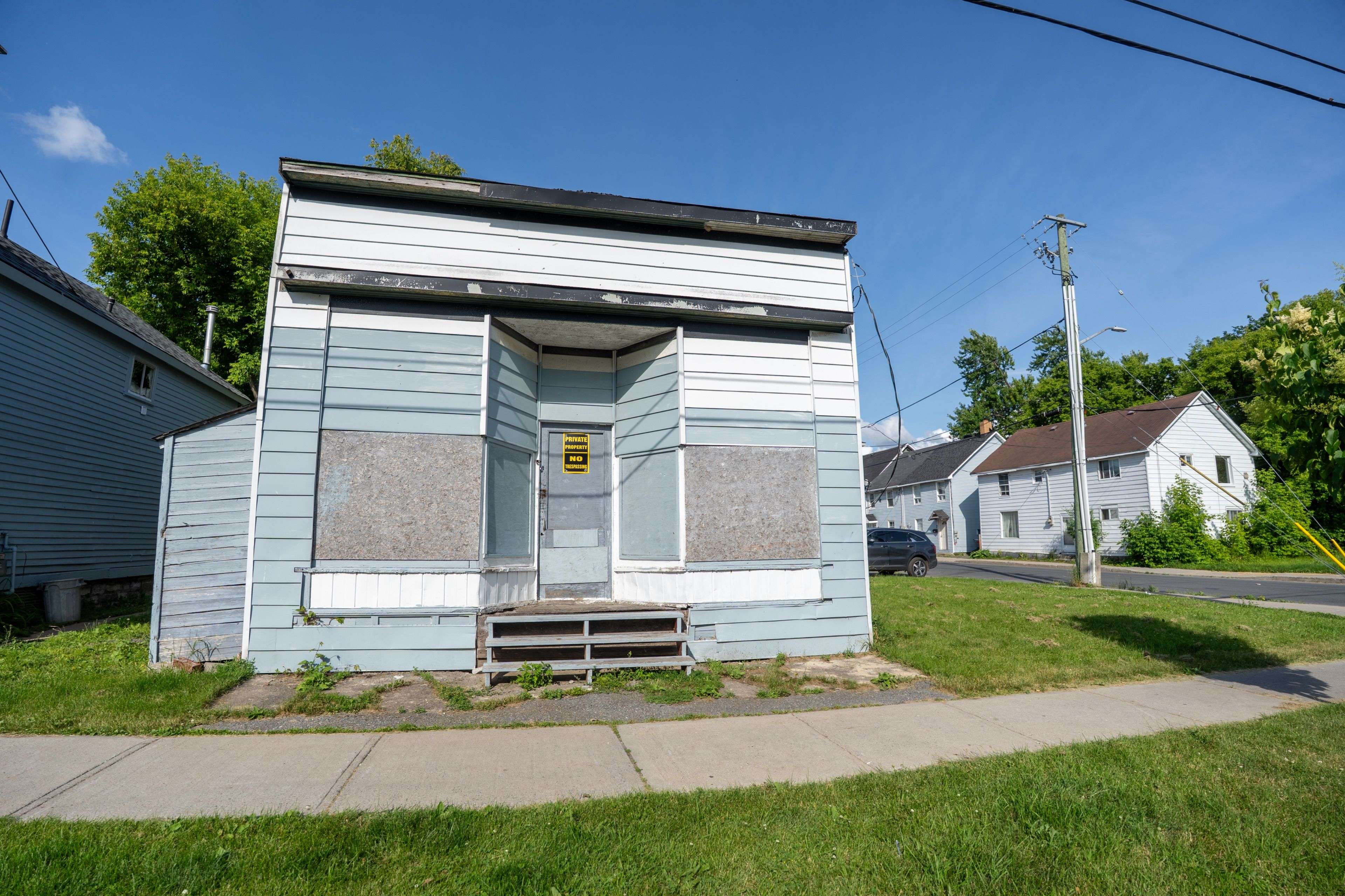 Cornwall, ON K6H 3Z3,42-46 Marlborough ST S