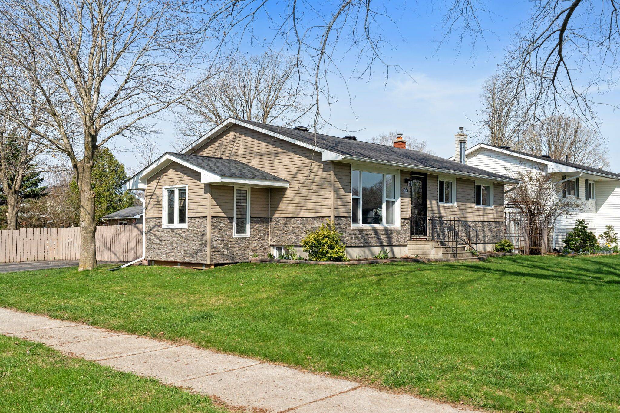 Brockville, ON K6V 5Y5,1250 Peden BLVD