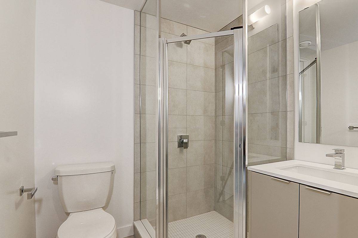 Toronto C06, ON M3H 0E7,8 Tippett RD #416
